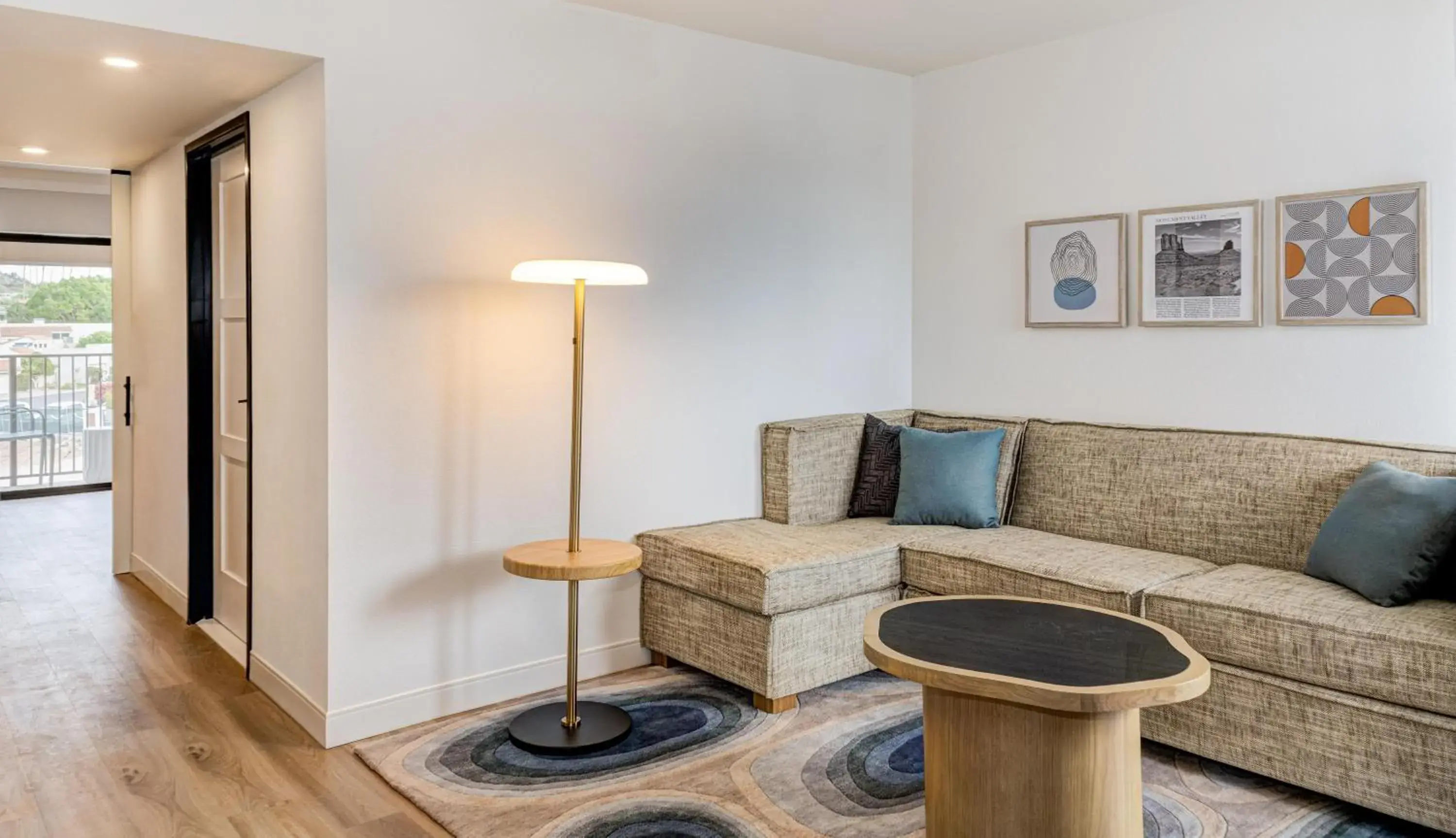 Living room in Hilton Phoenix Resort at the Peak Living room in Hilton Phoenix Resort at the Peak