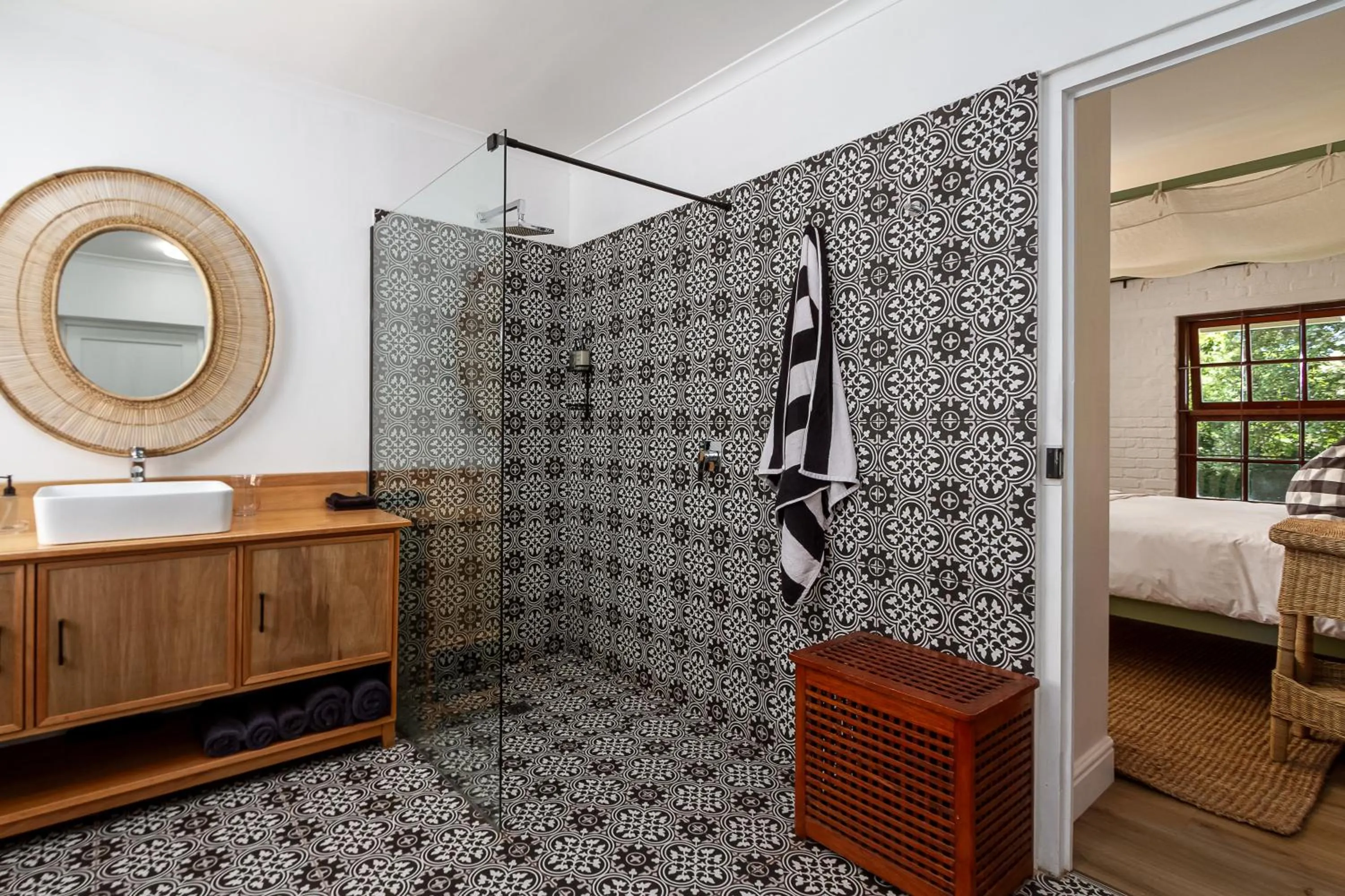 Bathroom, Bed in Noordhoek Village Hotel