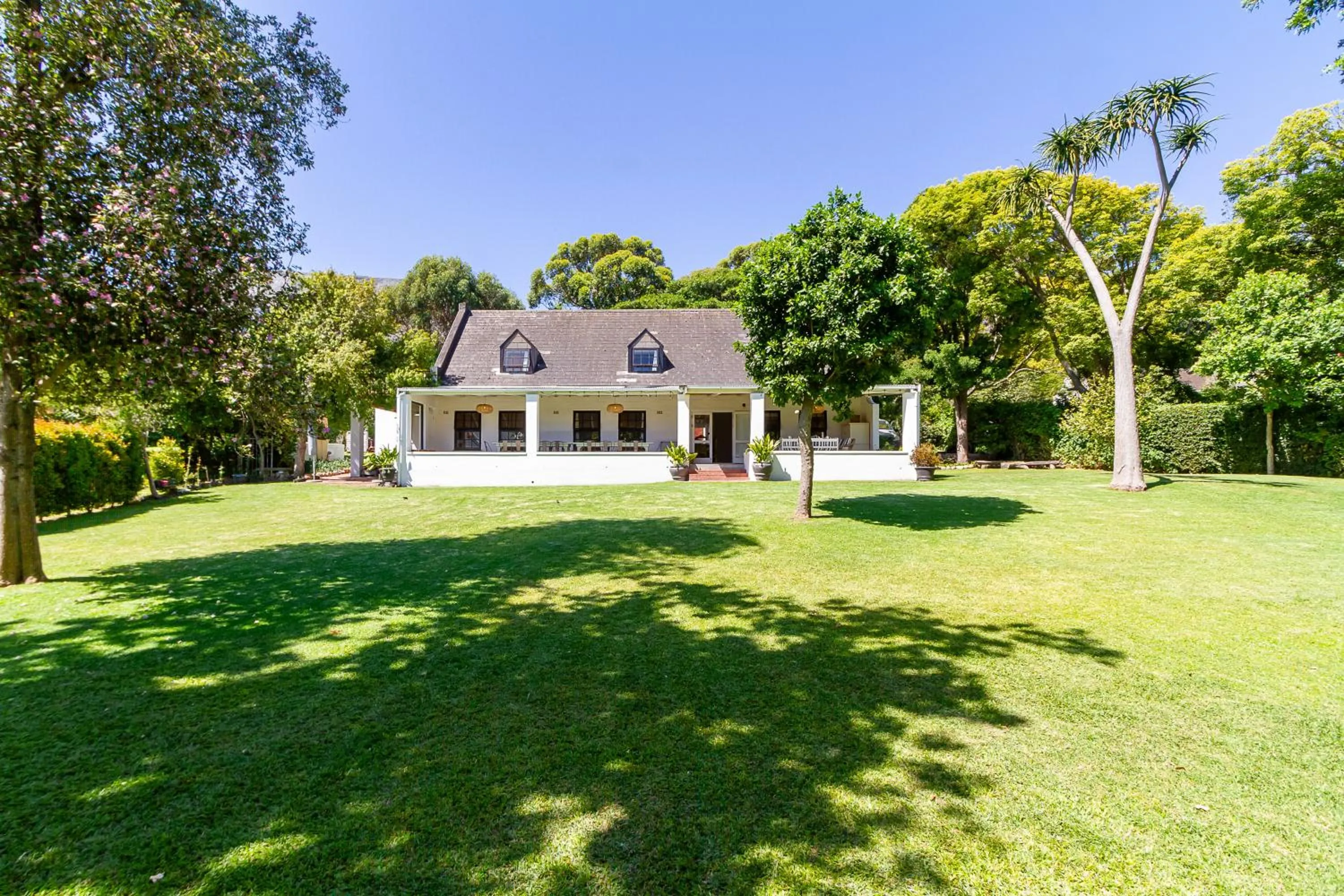 Garden in Noordhoek Village Hotel