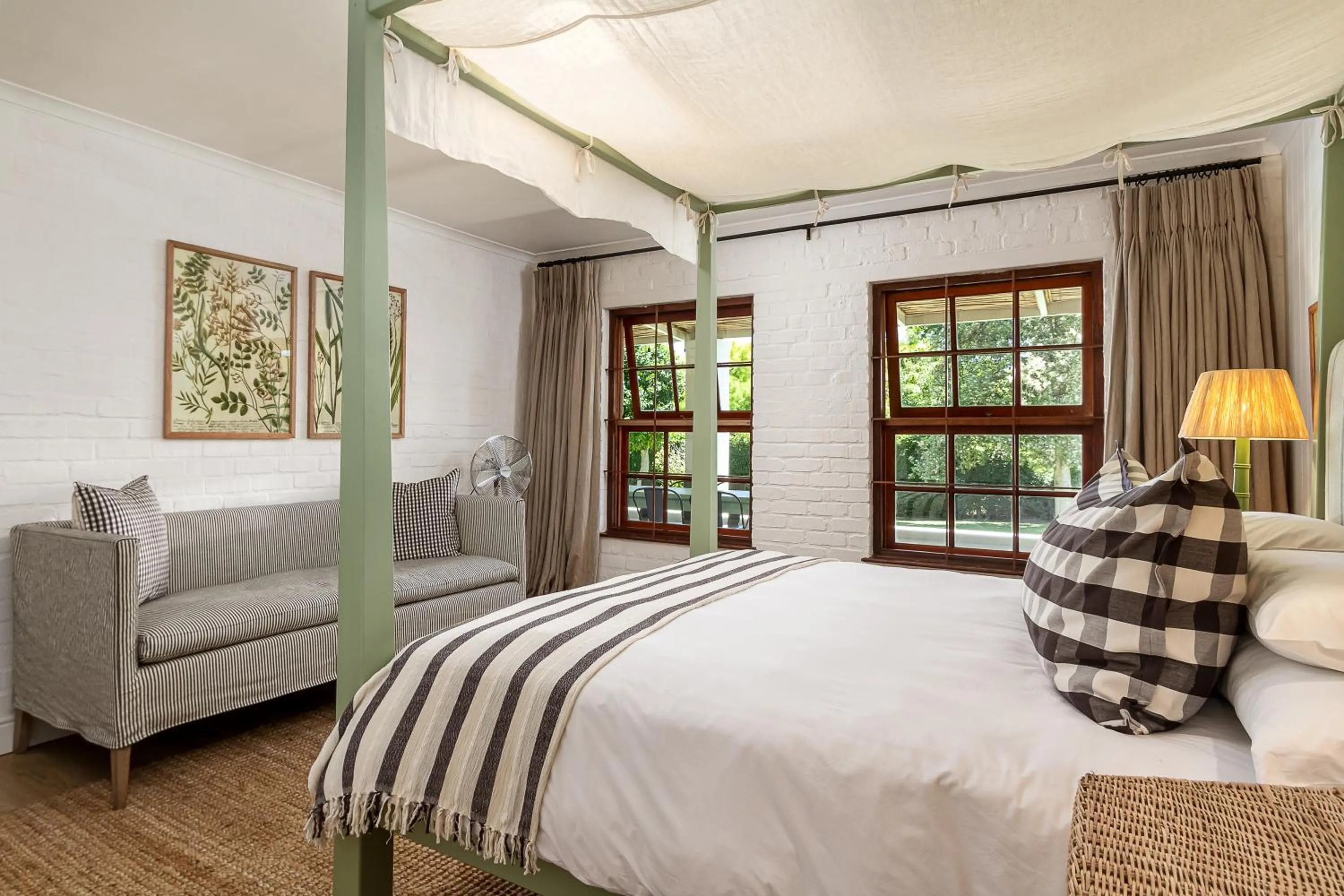 Bedroom, Bed in Noordhoek Village Hotel