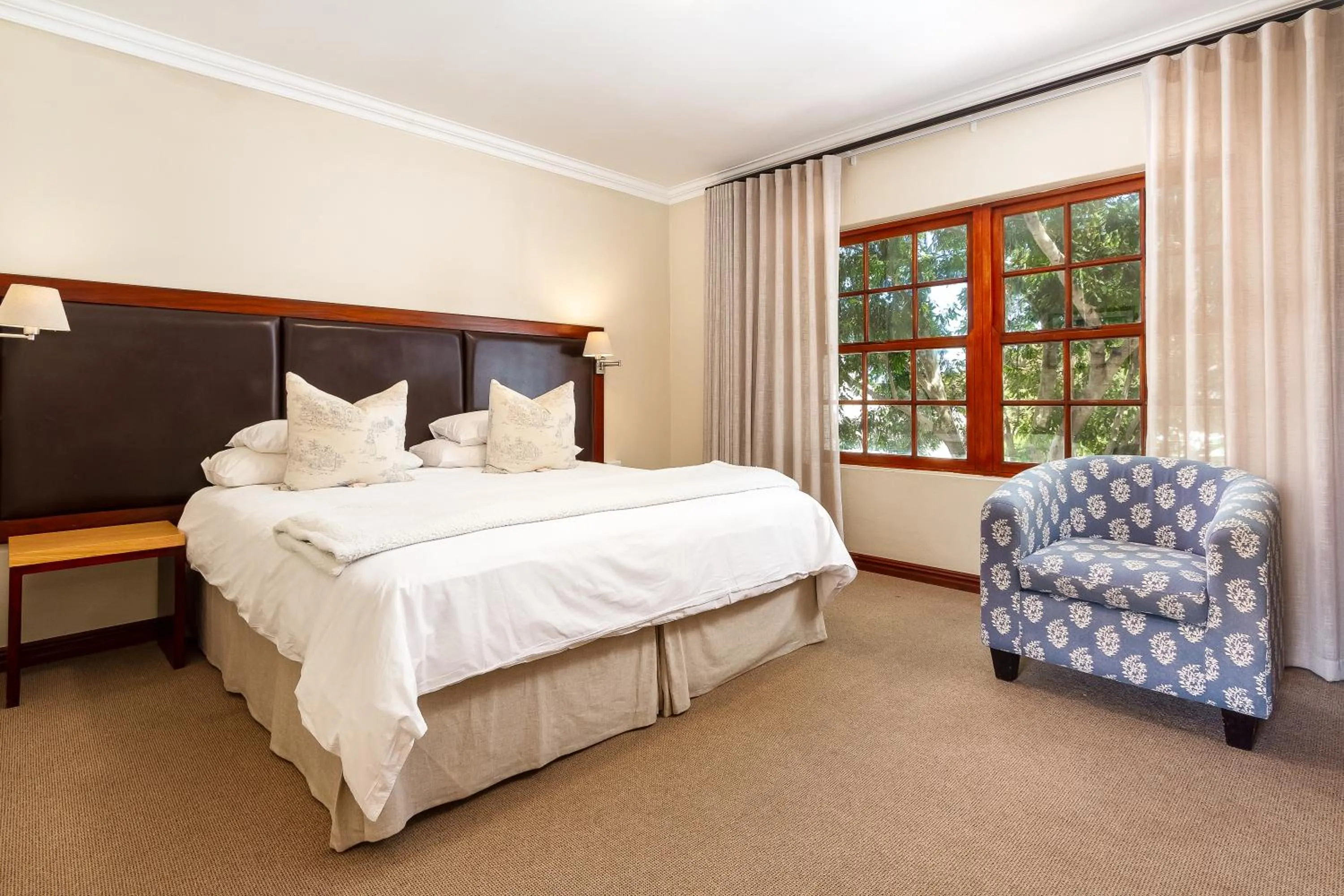 Bed in Noordhoek Village Hotel