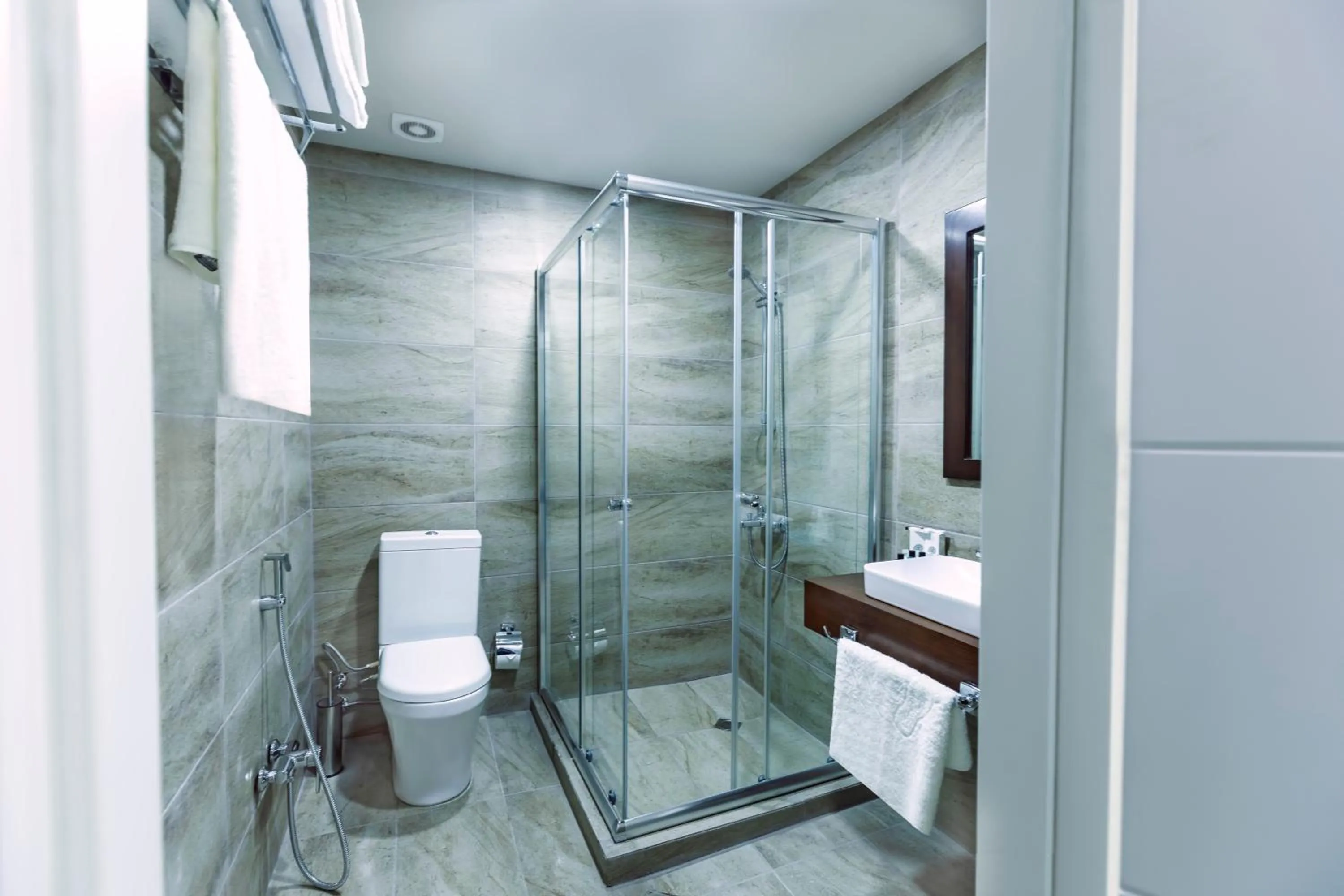 Bathroom in Parallel Hotel