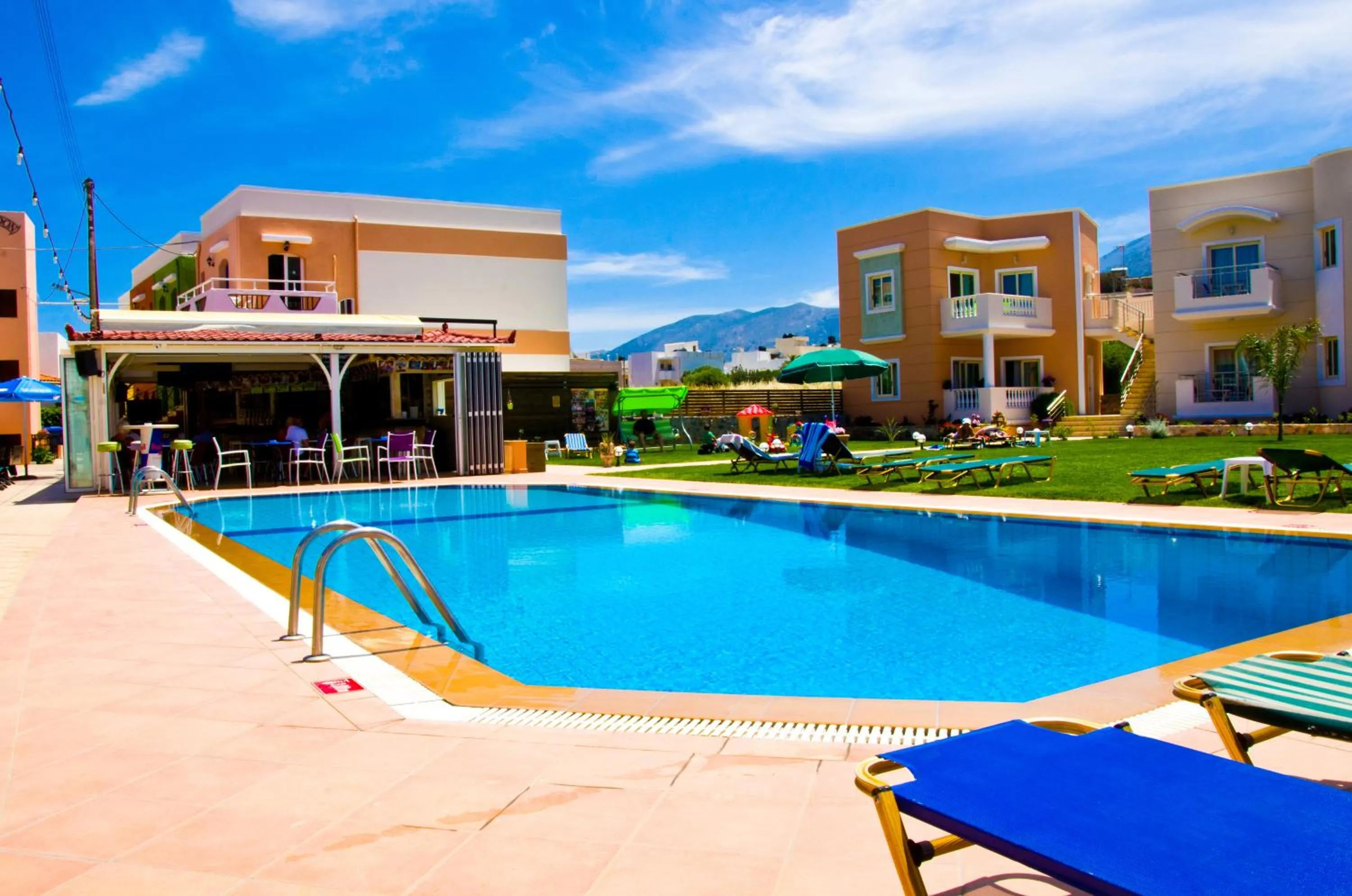 Swimming pool in Sarpidon Apartments