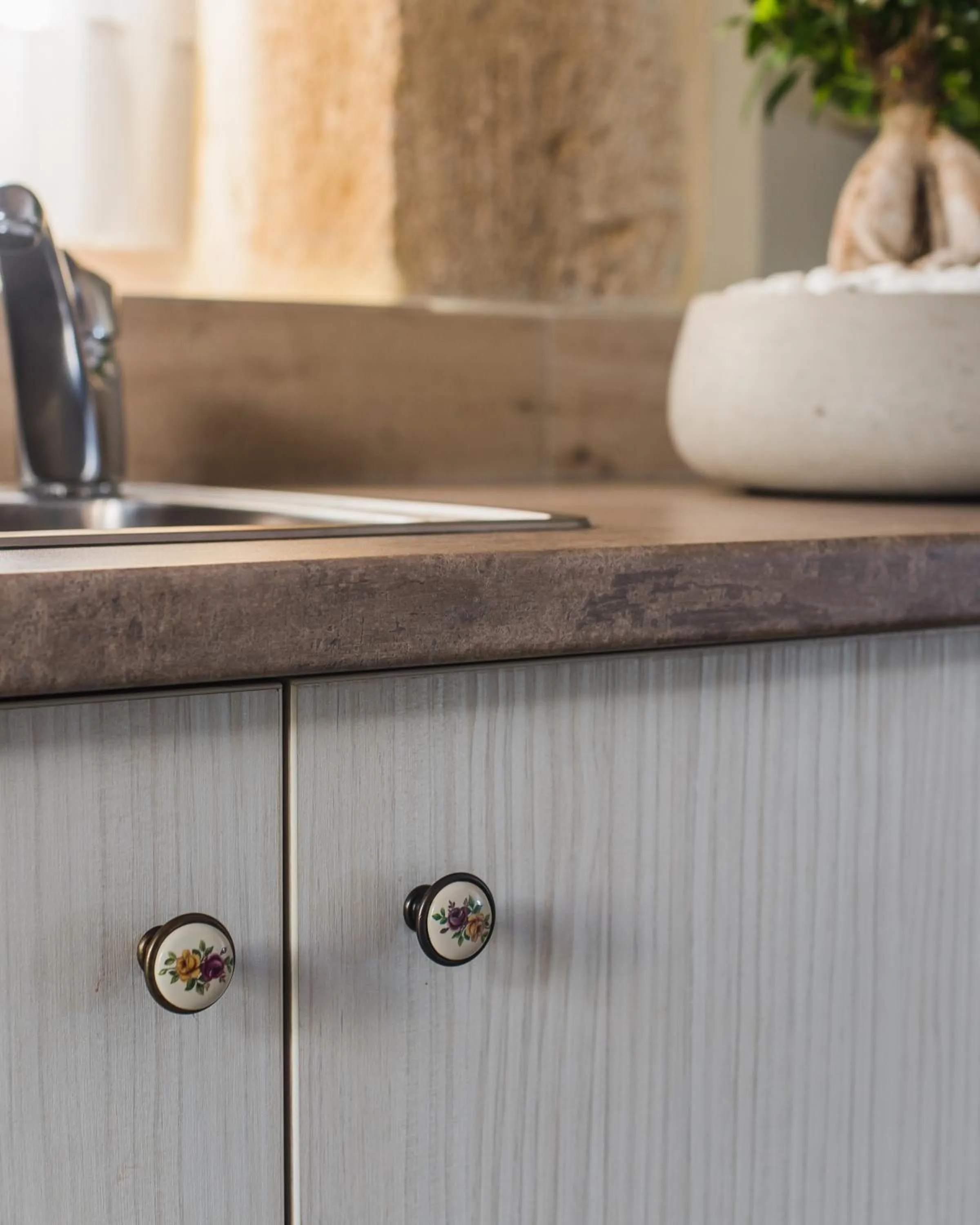 Kitchen or kitchenette in Sarpidon Apartments