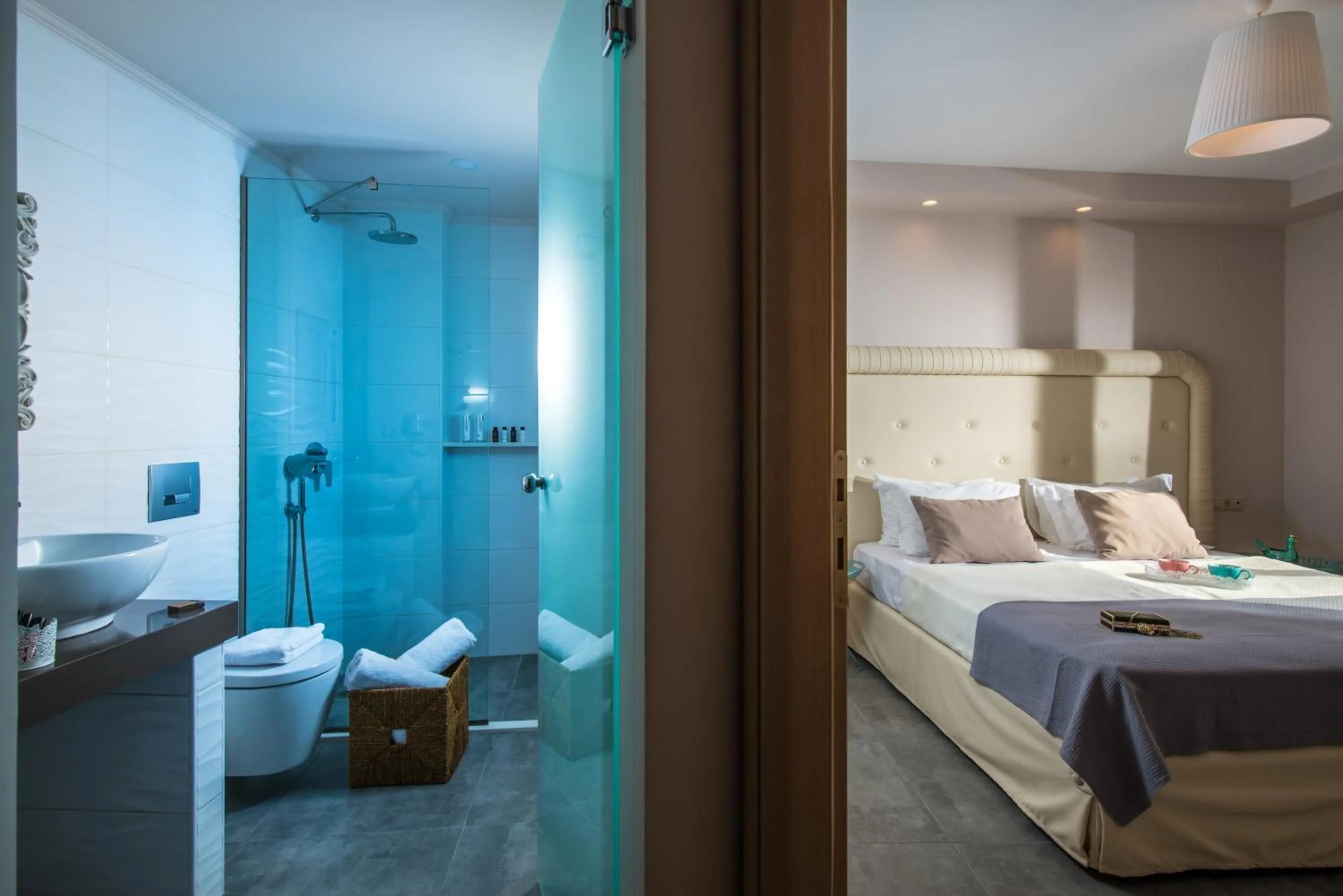 Bathroom, Bed in Sarpidon Apartments