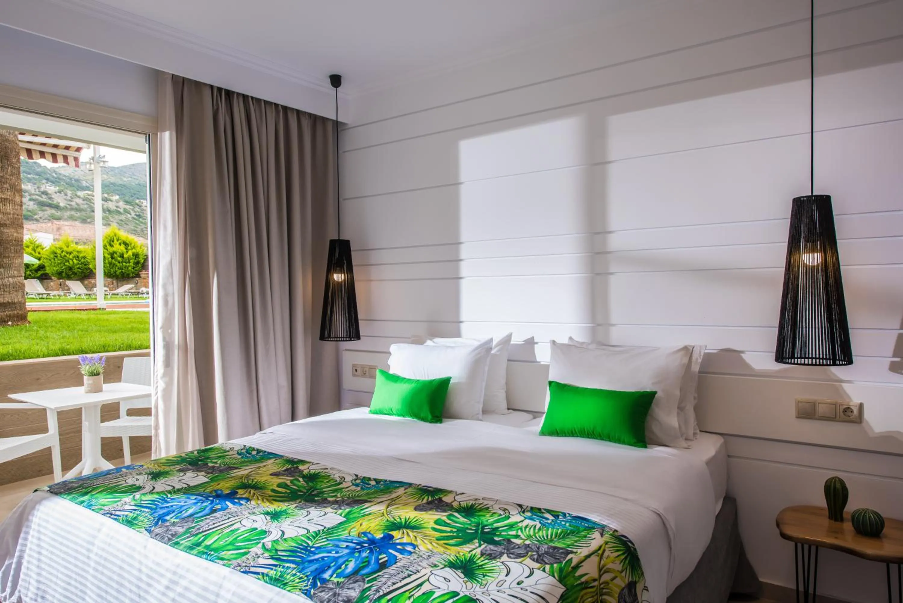 Bedroom, Bed in Sarpidon Apartments