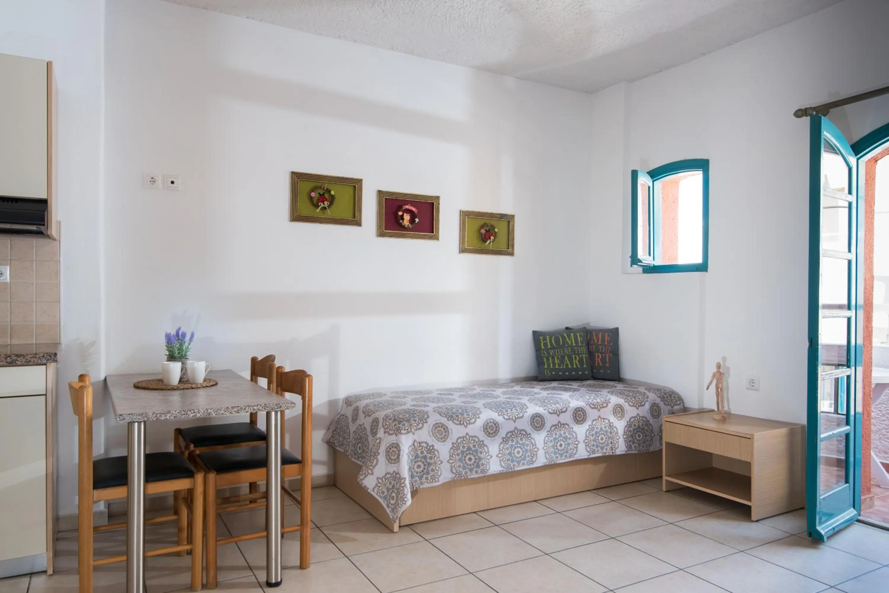 Living room, Bed in Sarpidon Apartments