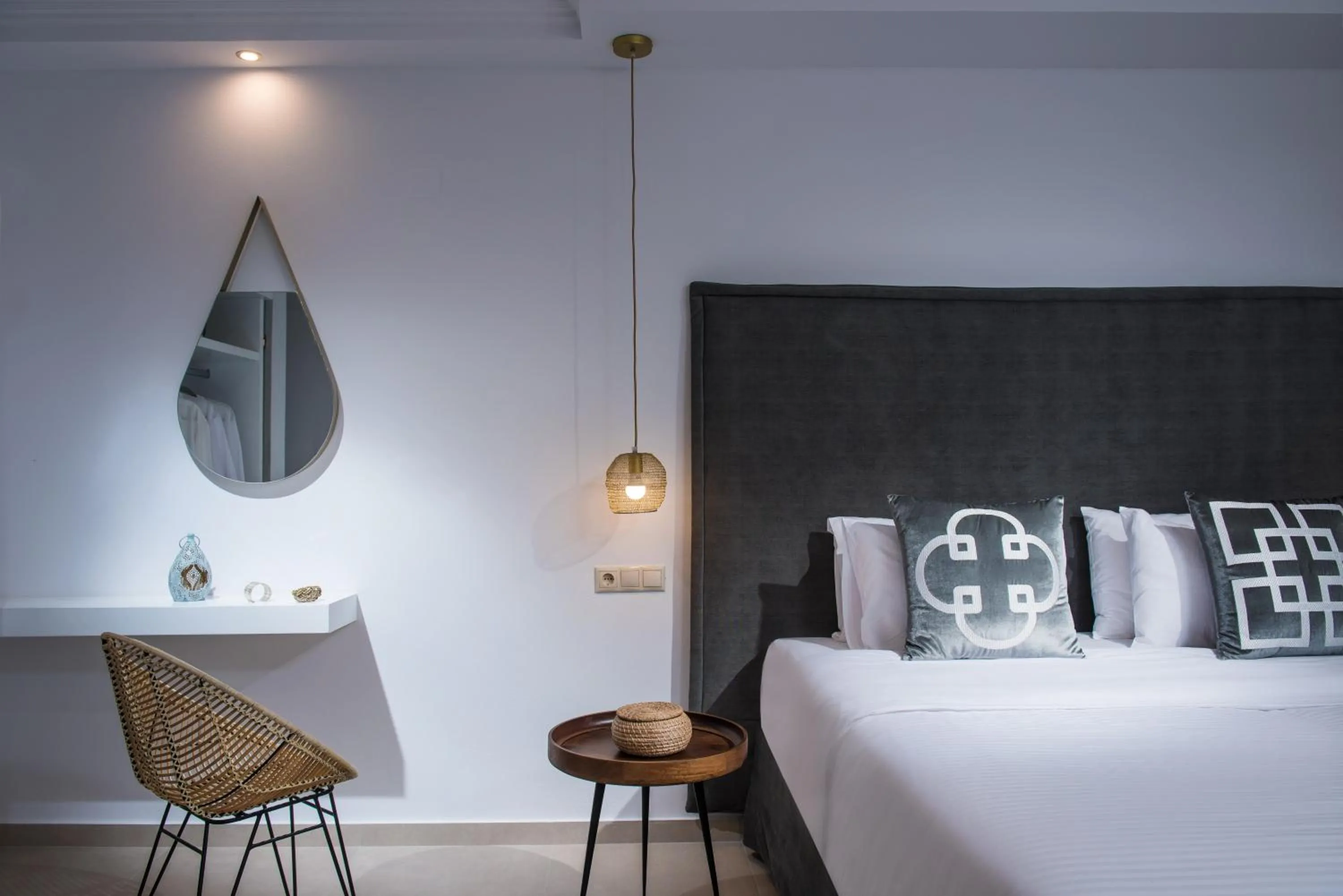 Bedroom, Bed in Sarpidon Apartments