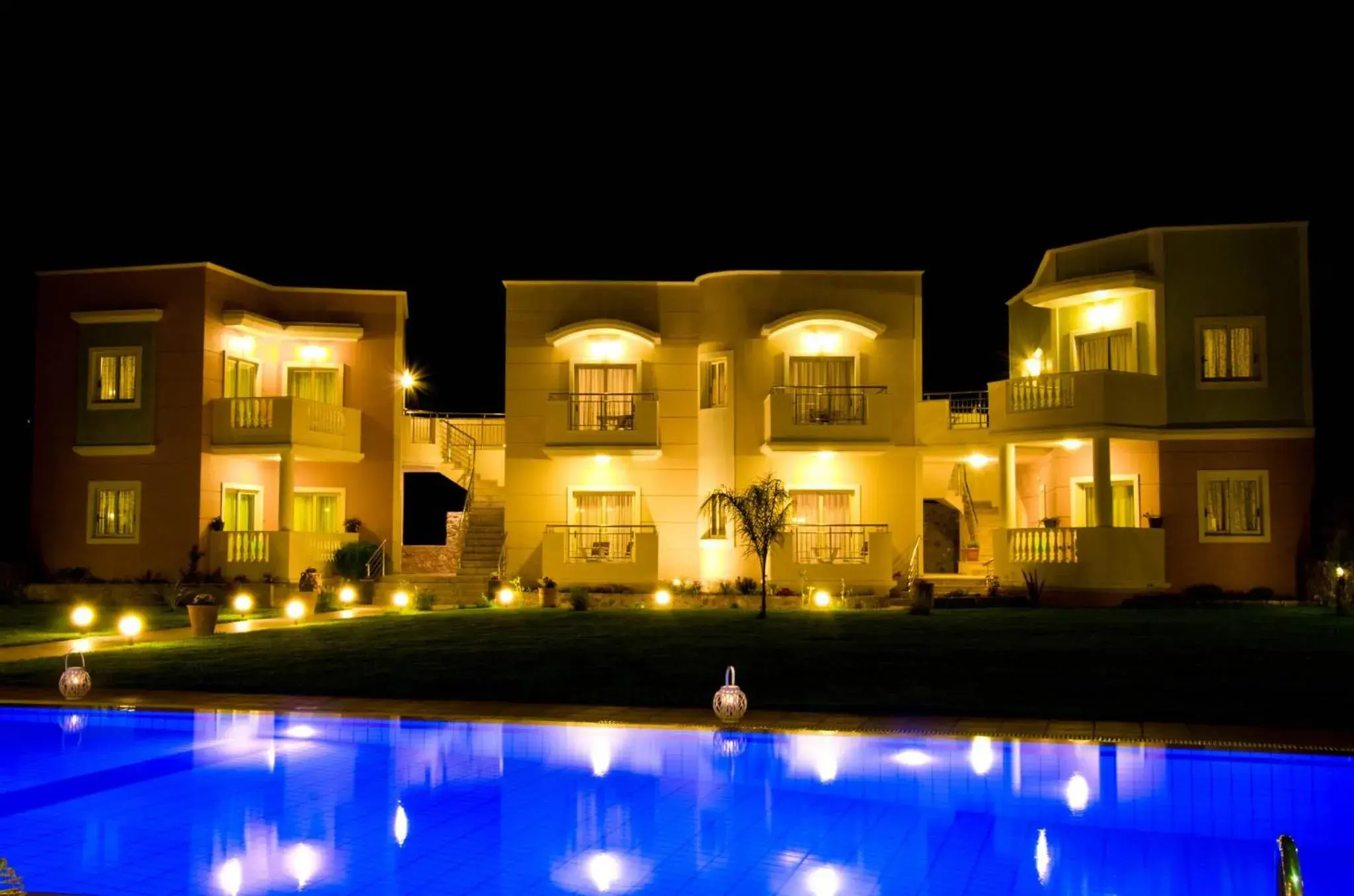 Swimming pool in Sarpidon Apartments Swimming pool in Sarpidon Apartments