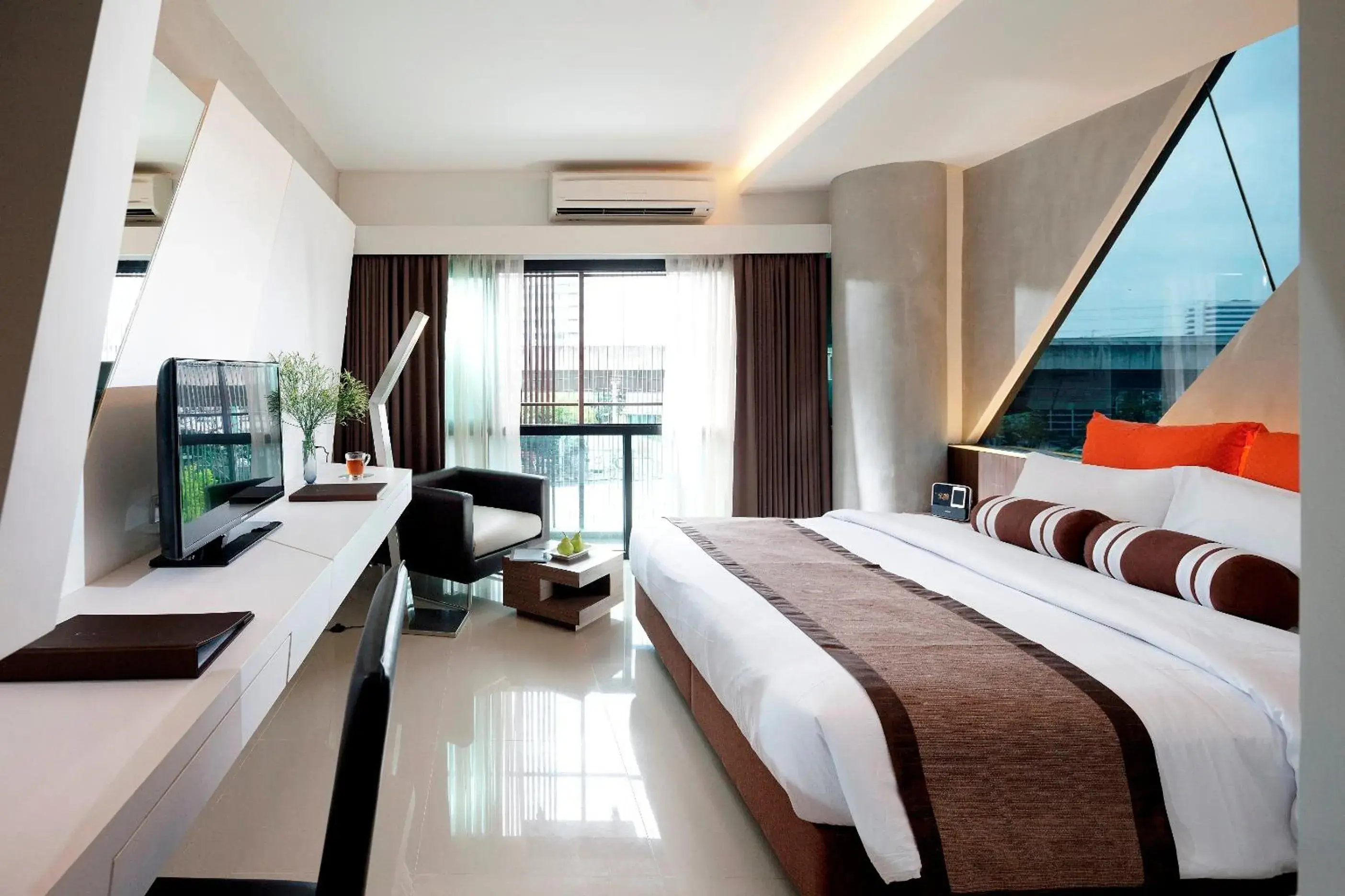 Communal lounge/ TV room, Bed in Nine Forty One Hotel