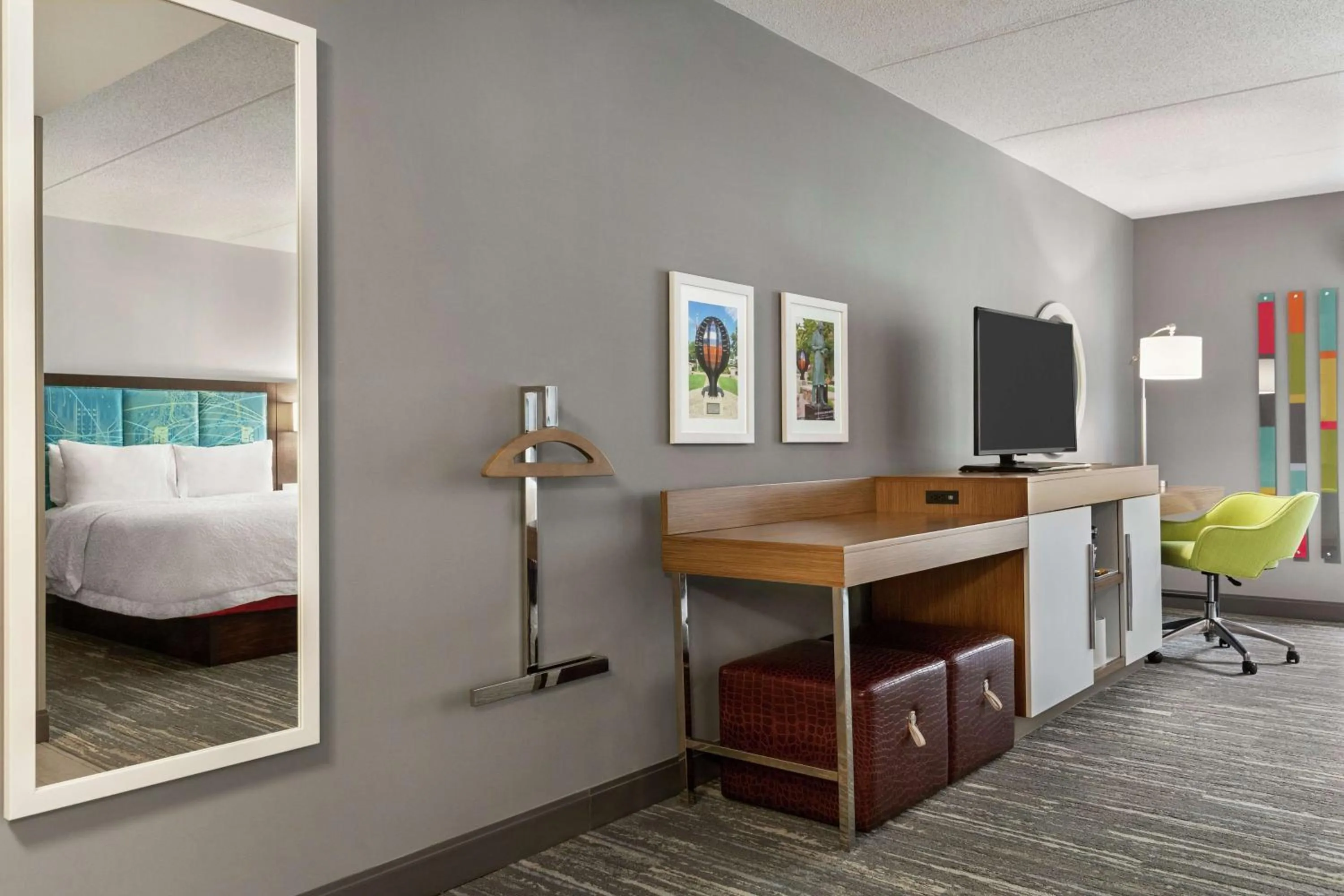 Bedroom, Bed in Hampton Inn London Ontario