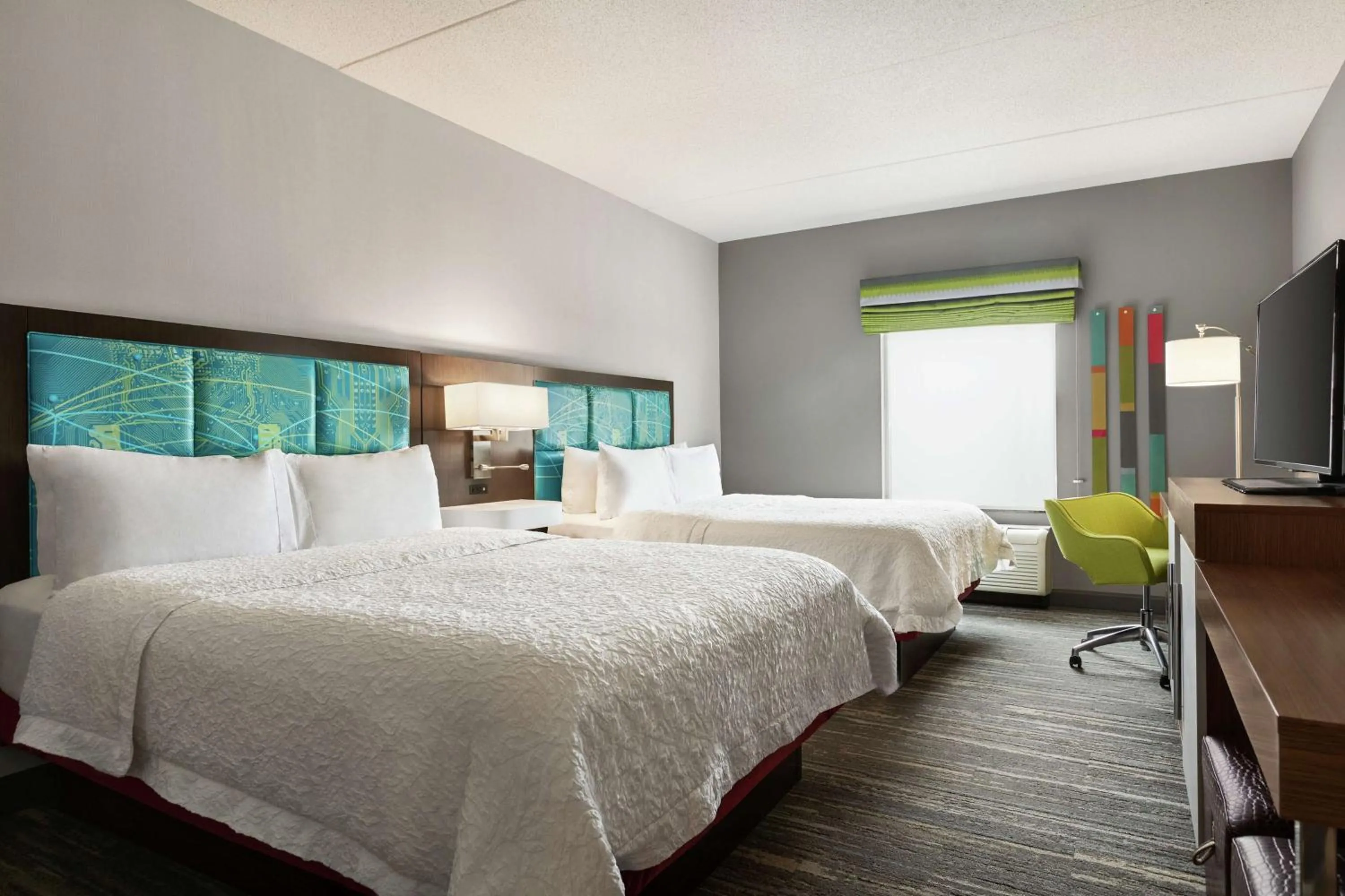 Bed in Hampton Inn London Ontario