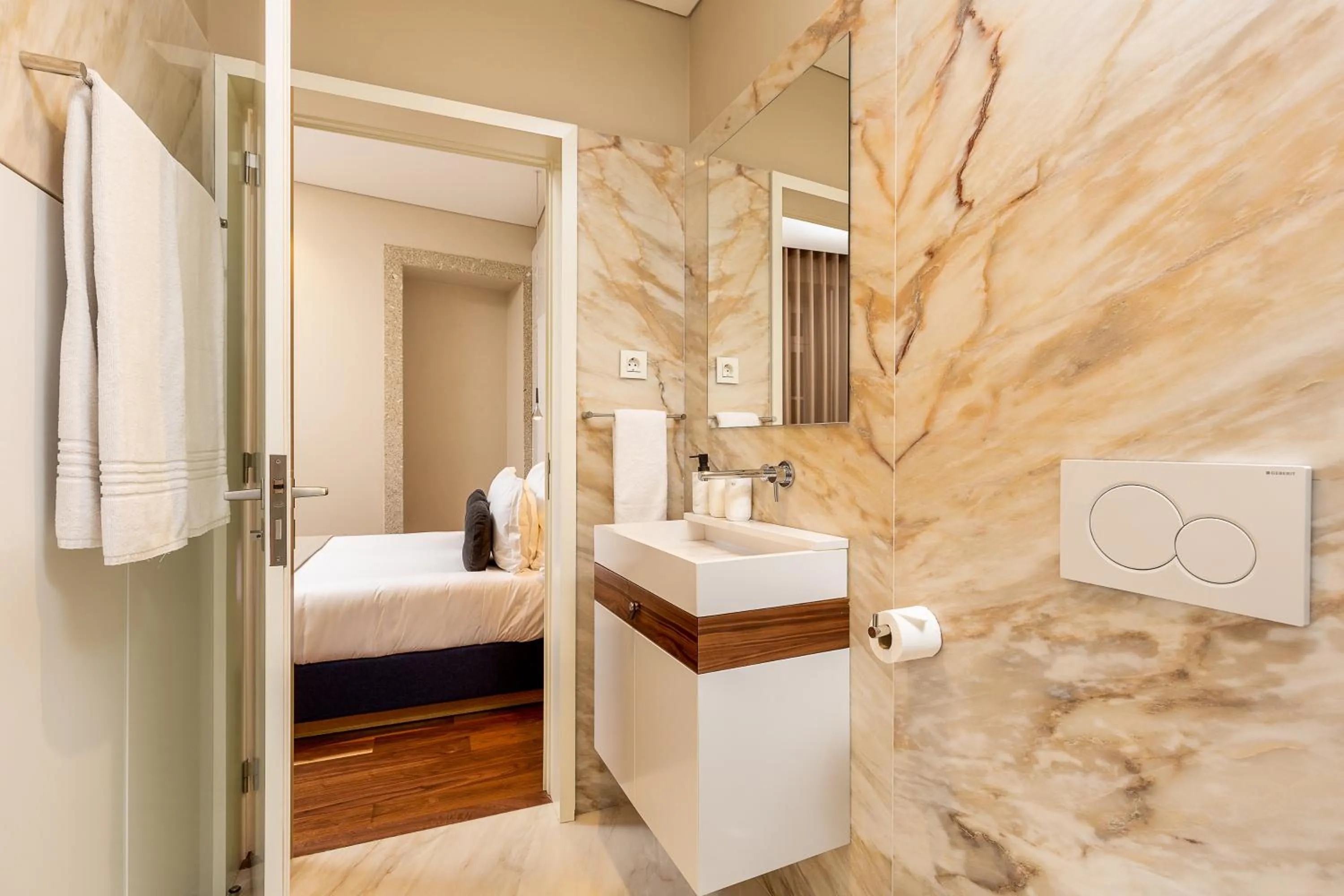 Bathroom in RS Porto Historic Center