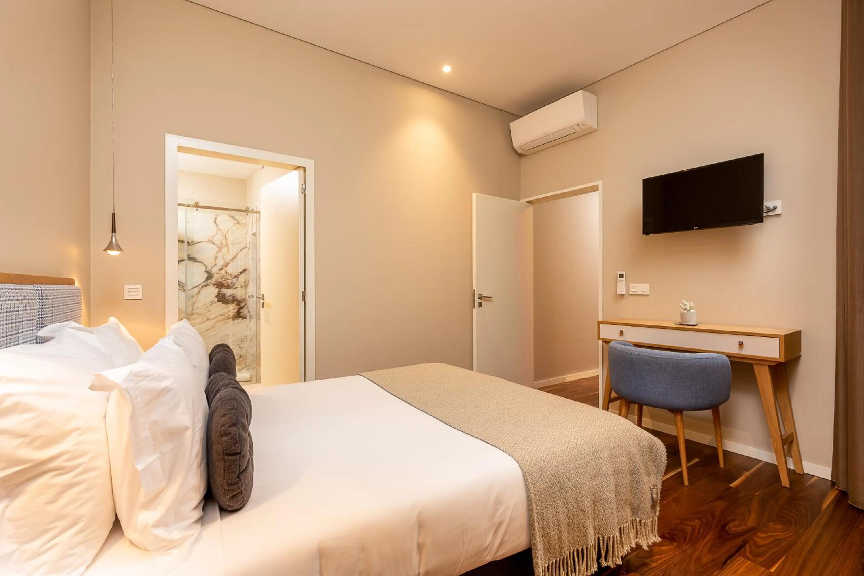 Bed in RS Porto Historic Center