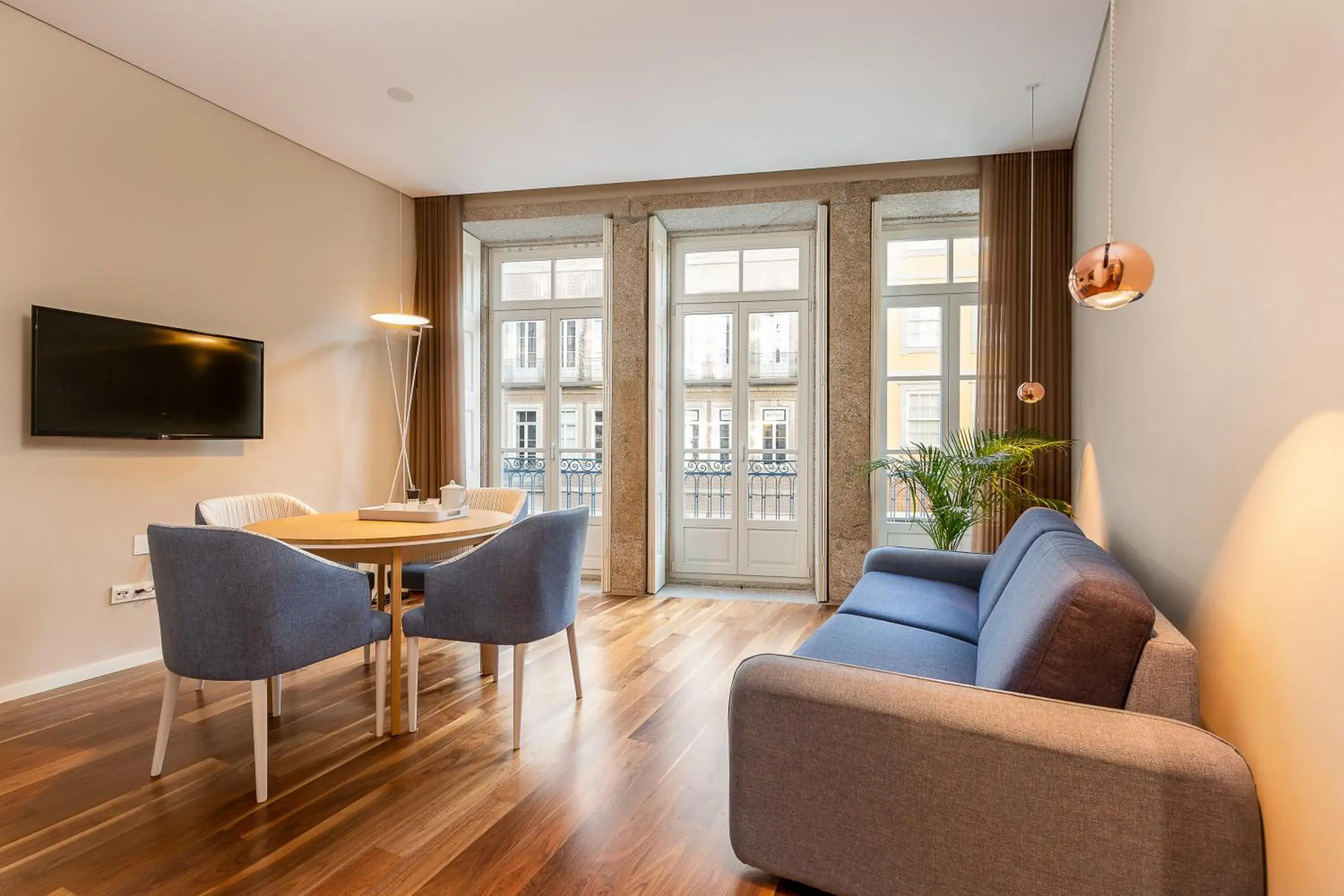 Communal lounge/ TV room in RS Porto Historic Center Communal lounge/ TV room in RS Porto Historic Center