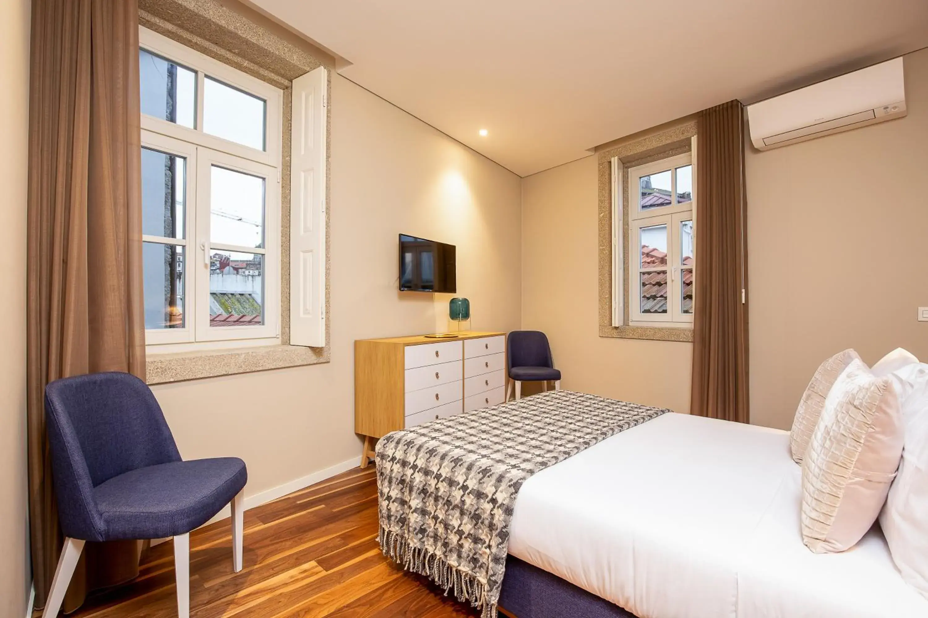 Duplex Two-Bedroom Apartment with Balcony and Terrace in RS Porto Historic Center Duplex Two-Bedroom Apartment with Balcony and Terrace in RS Porto Historic Center