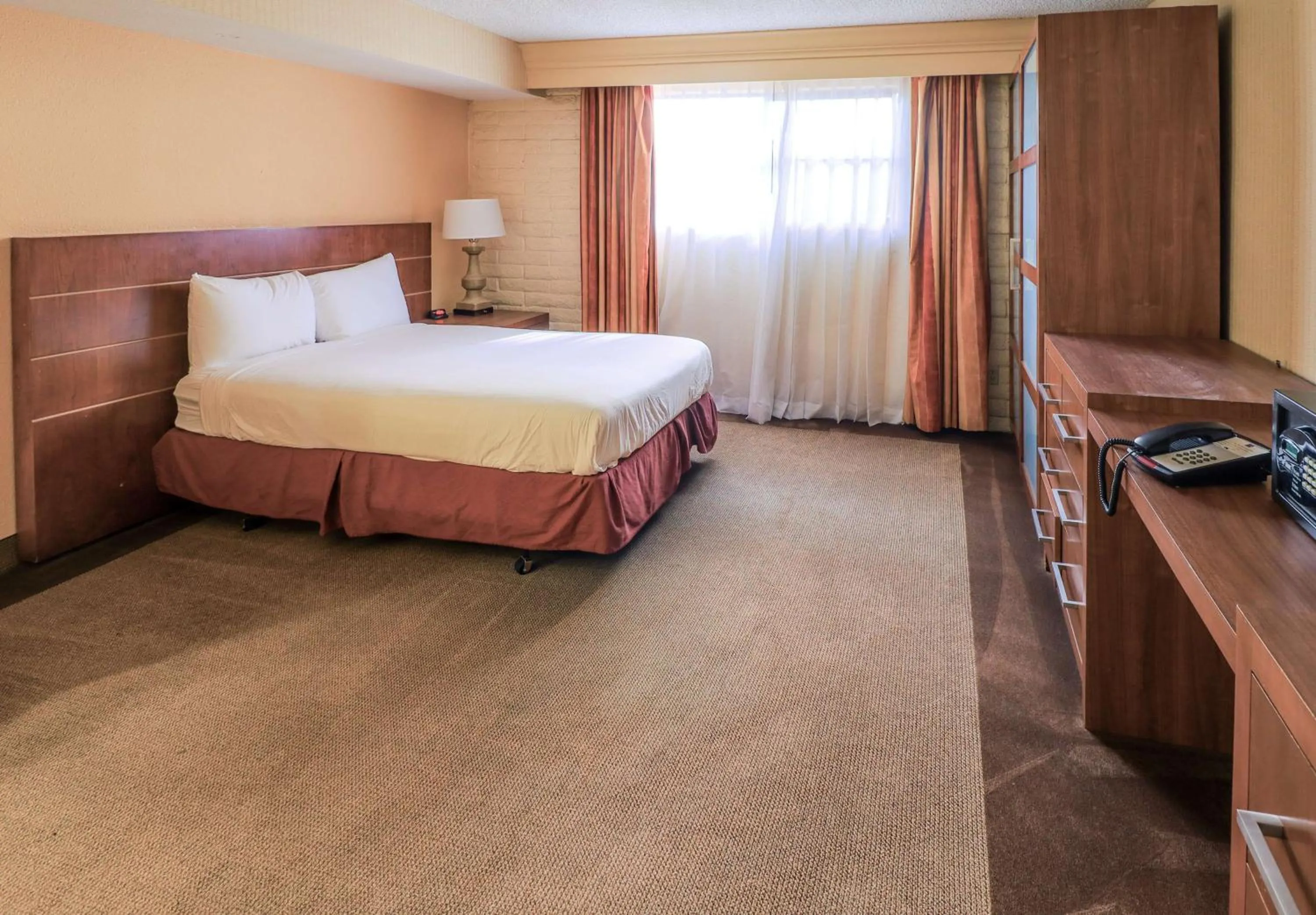 Bedroom, Bed in Motel 6 Phoenix, AZ – Sky Harbor