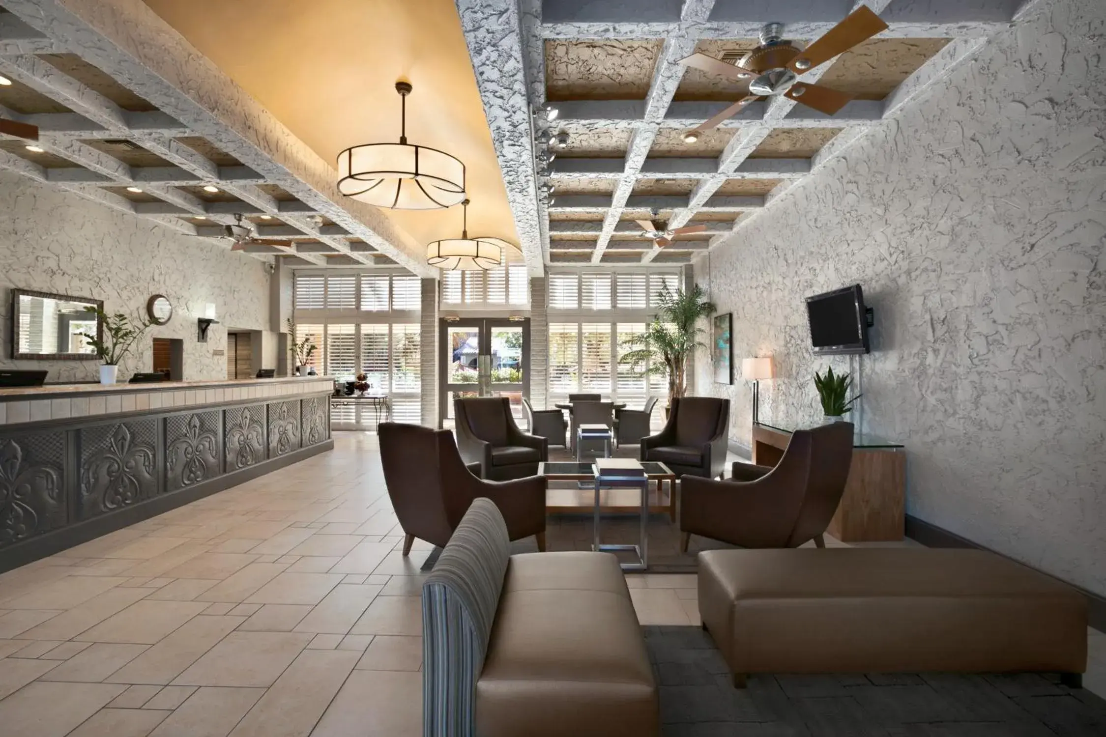 Lobby or reception, Lounge/Bar in Embassy Suites Phoenix Airport at 24th Street Lobby or reception, Lounge/Bar in Embassy Suites Phoenix Airport at 24th Street