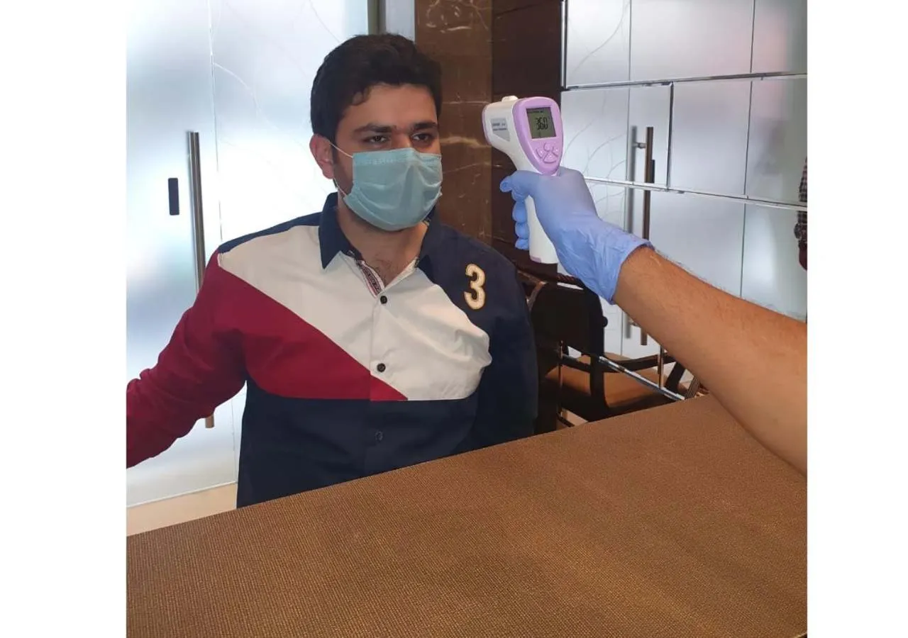 Guests in The Fountain Inn - Fort