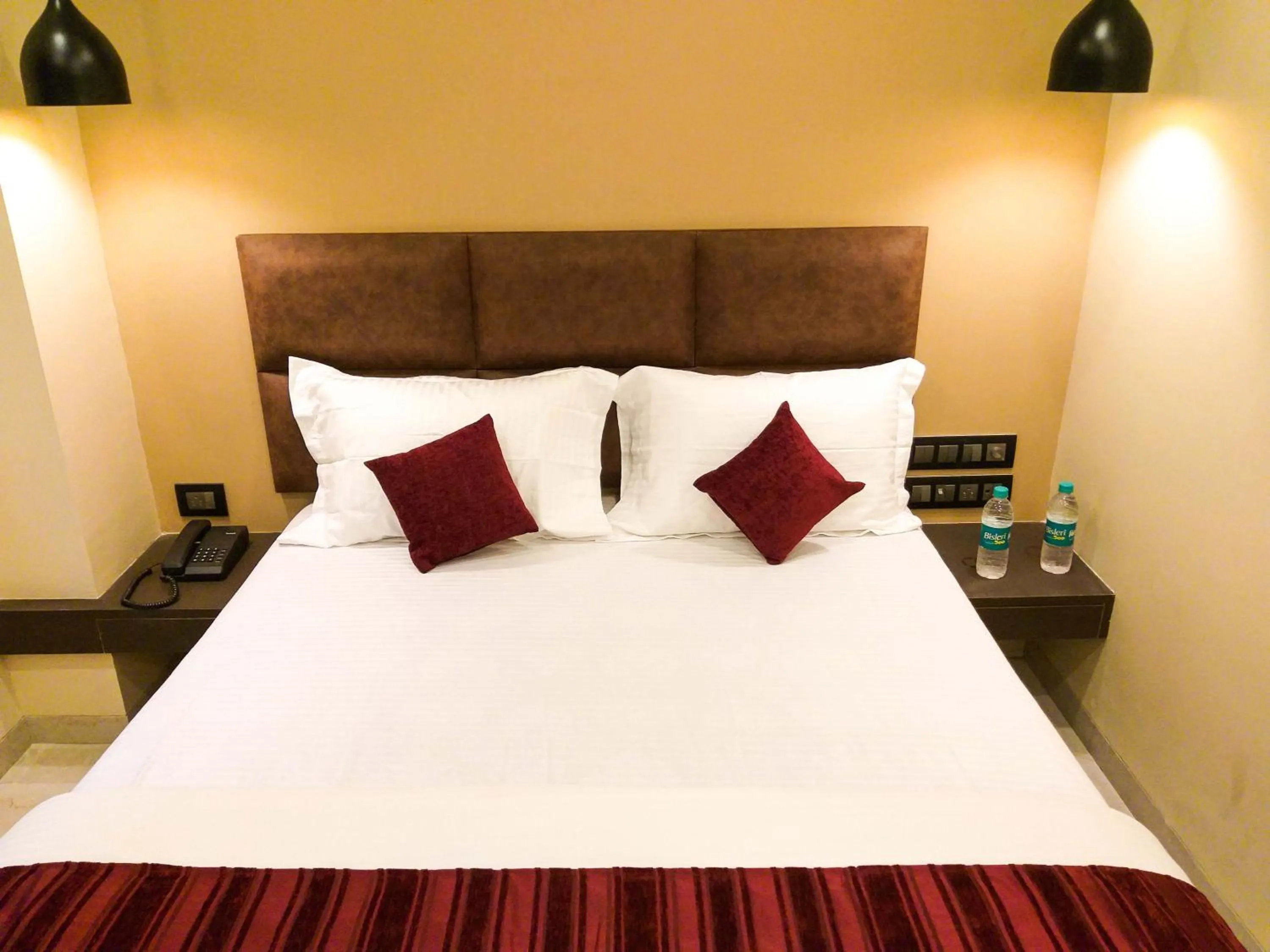 Photo of the whole room, Bed in The Fountain Inn - Fort