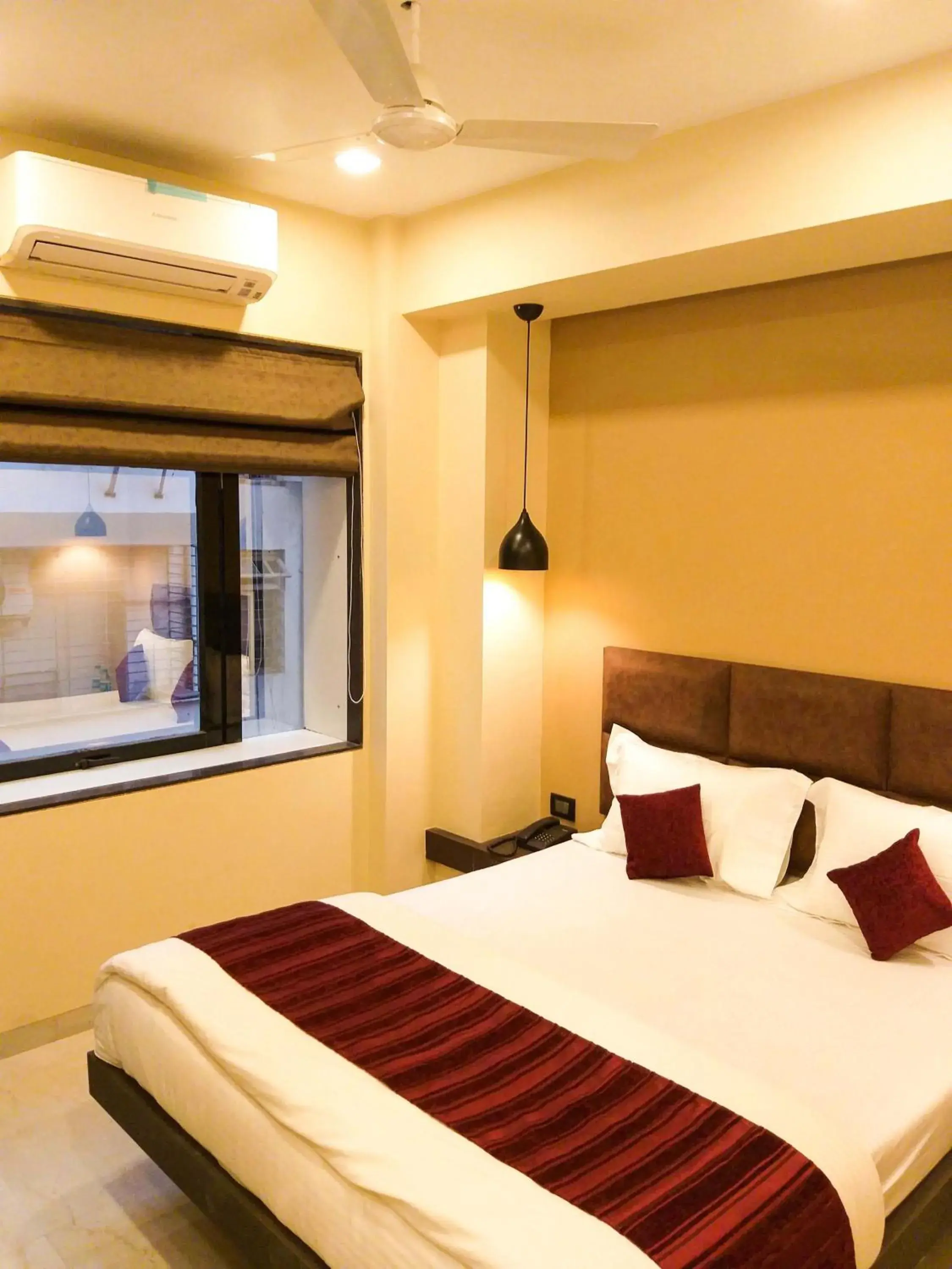 Photo of the whole room, Bed in The Fountain Inn - Fort Photo of the whole room, Bed in The Fountain Inn - Fort