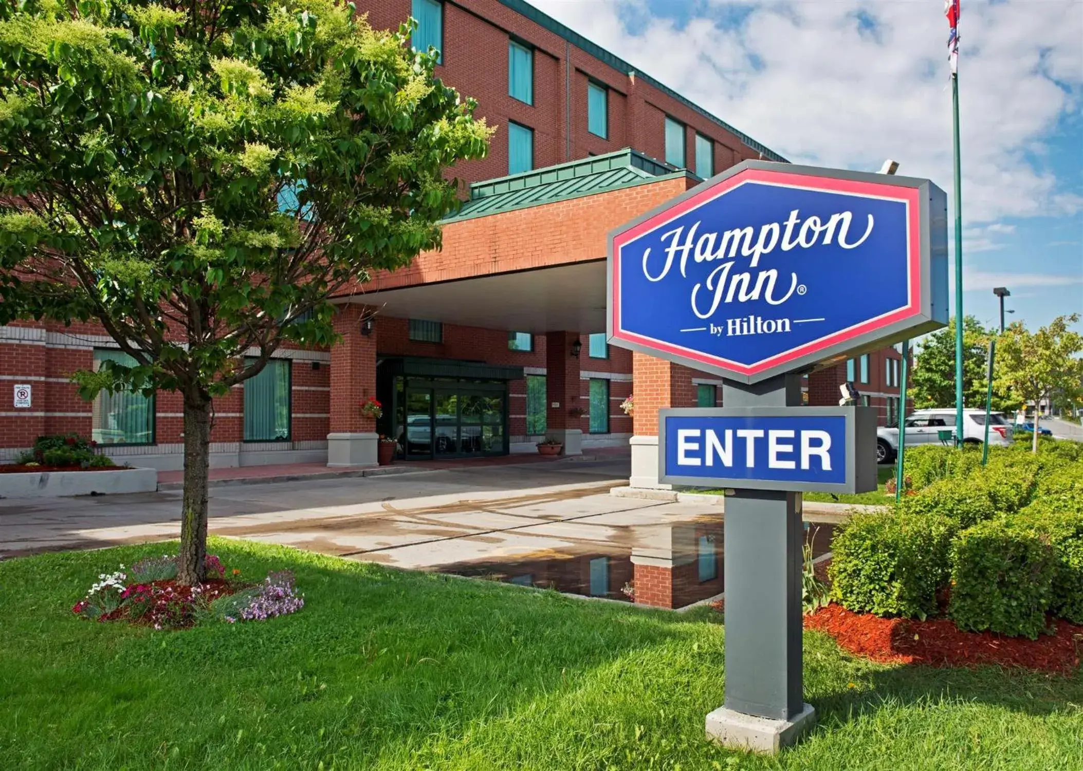 Property building in Hampton by Hilton Ottawa Property building in Hampton by Hilton Ottawa