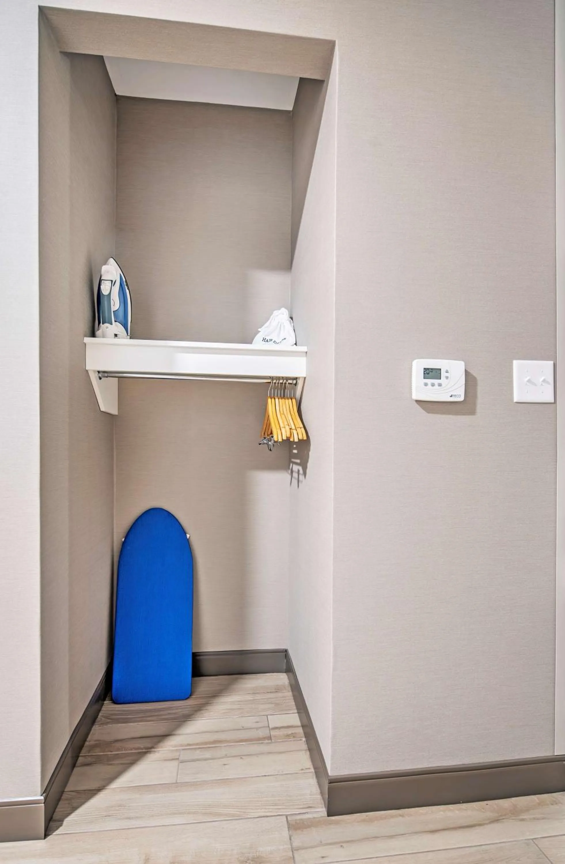 Photo of the whole room in Hampton by Hilton Ottawa