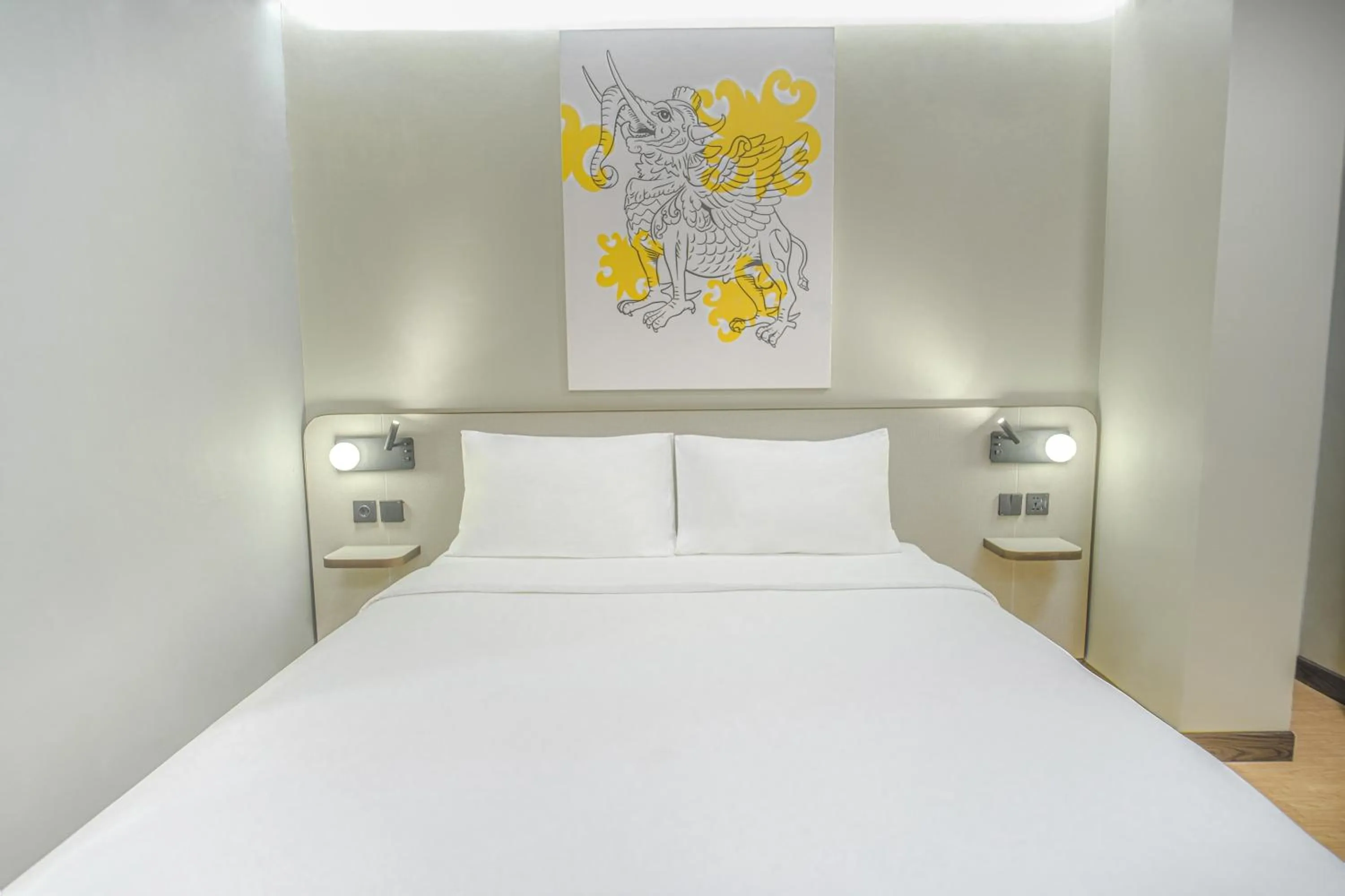 Bedroom, Bed in Yello Hotel Samarinda