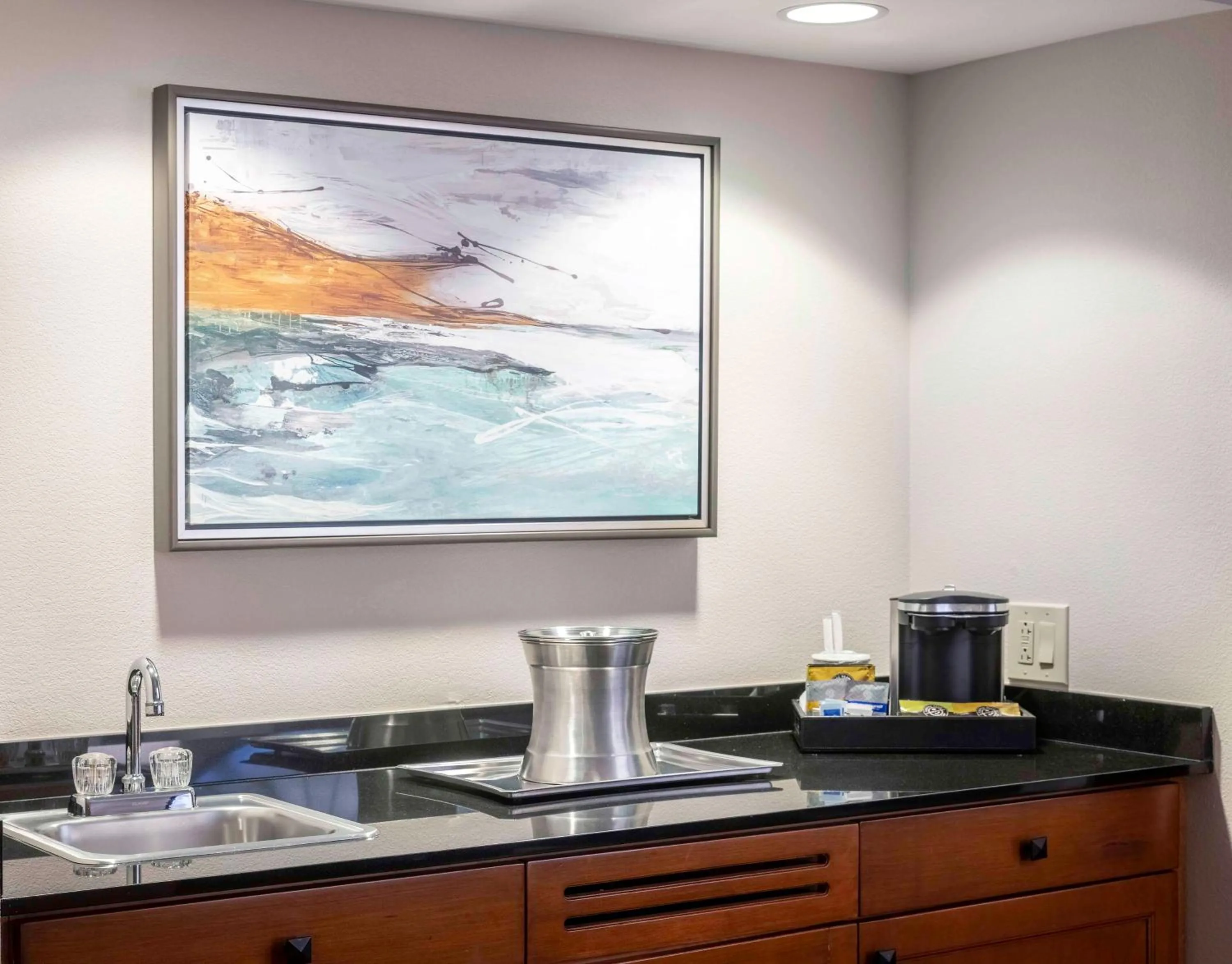 Photo of the whole room in Hilton St. Petersburg Carillon Park