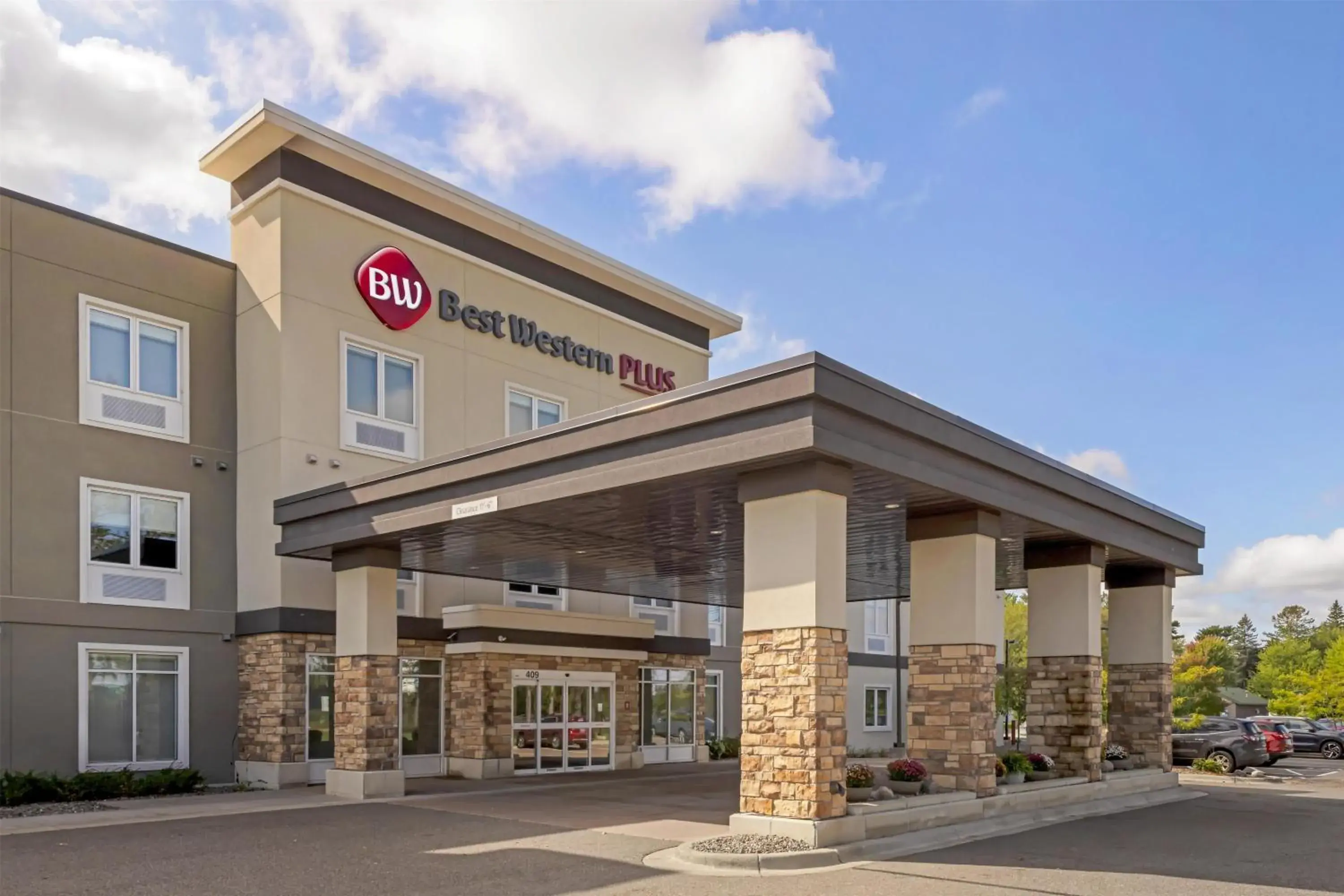 Property building in Best Western Plus Isanti Property building in Best Western Plus Isanti