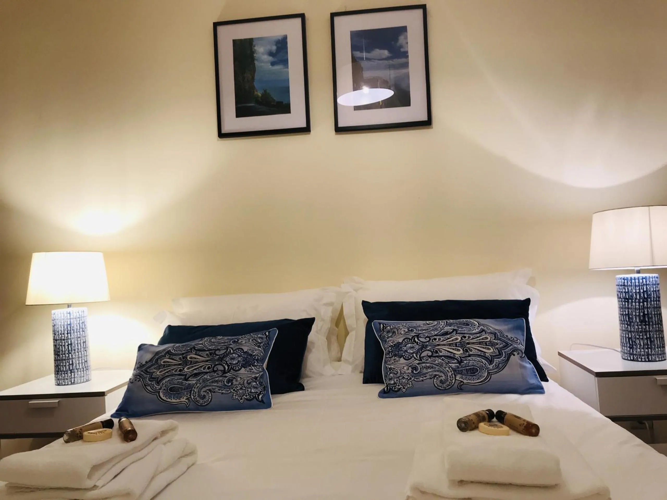 Bed in Golden View by Homie