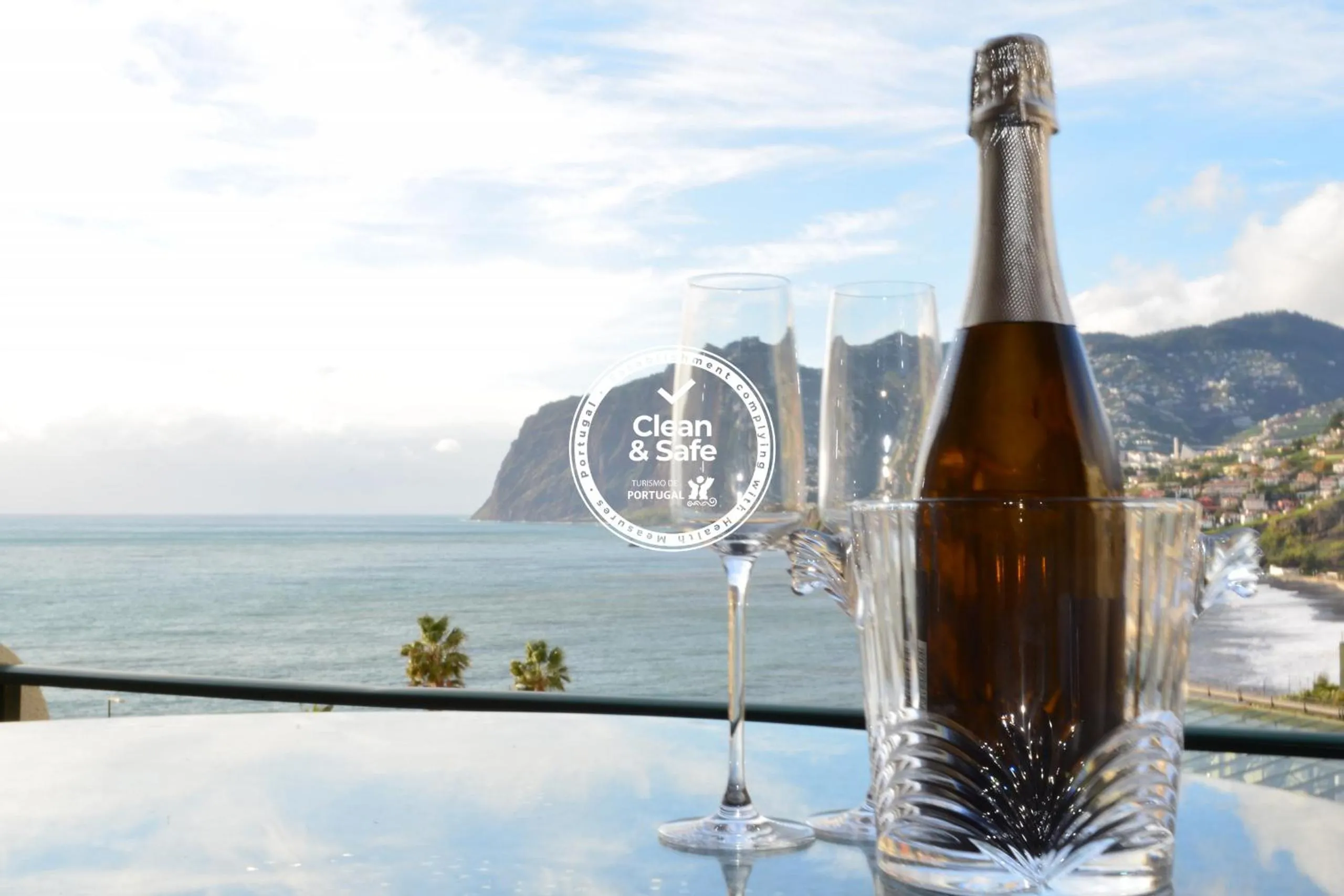 Balcony/Terrace in Golden View by Homie