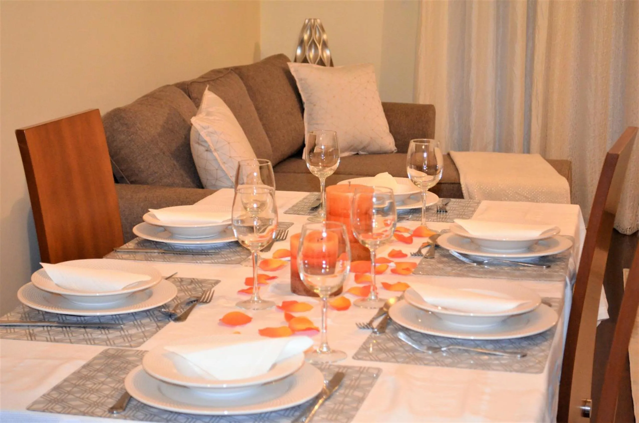 Dining area in Golden View by Homie