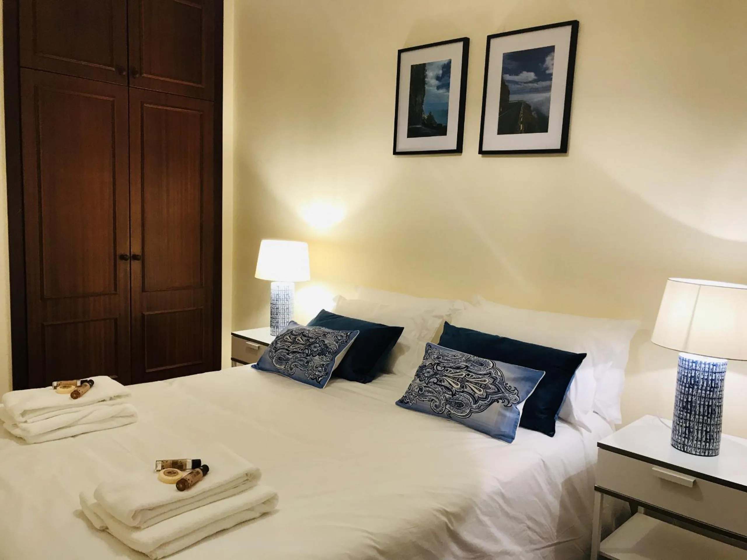 Bed in Golden View by Homie
