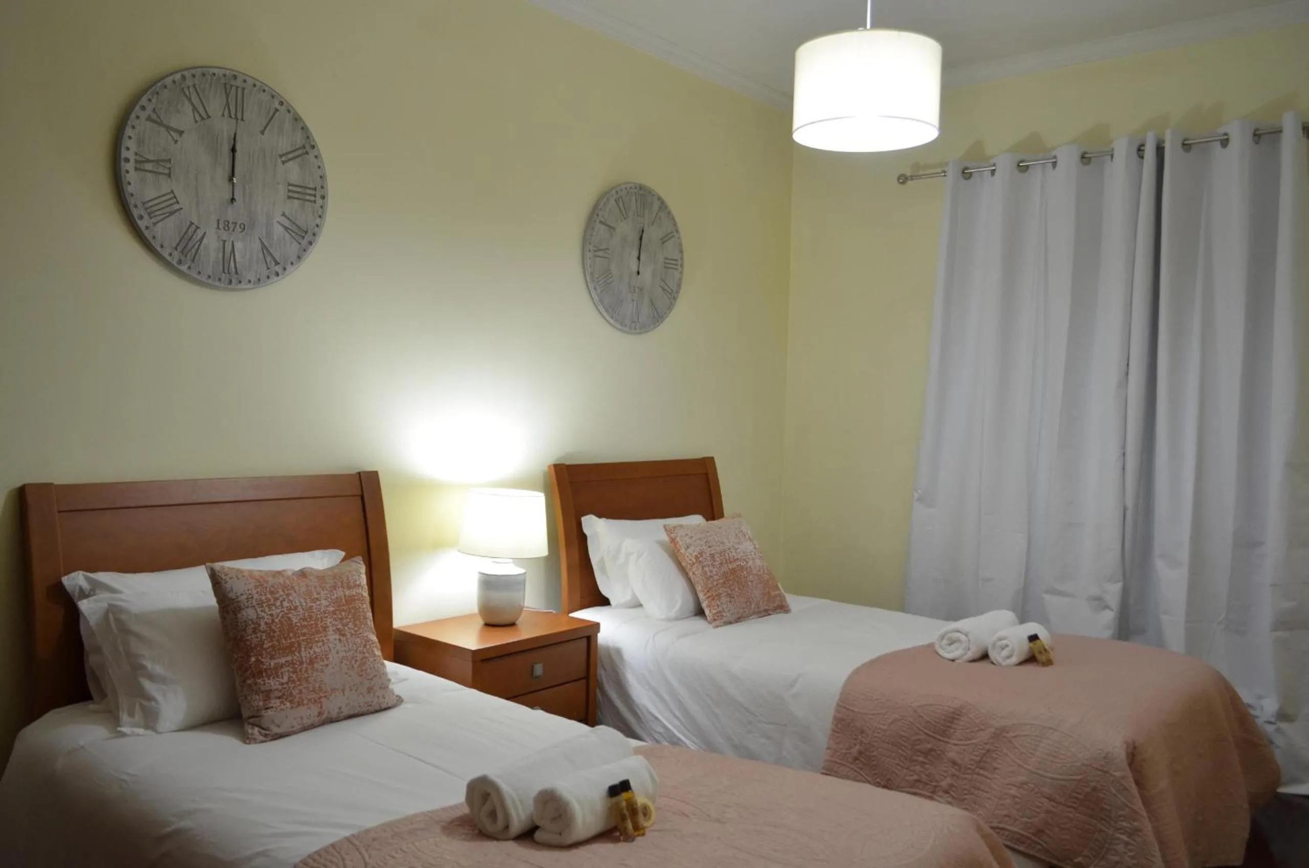 Bed in Golden View by Homie