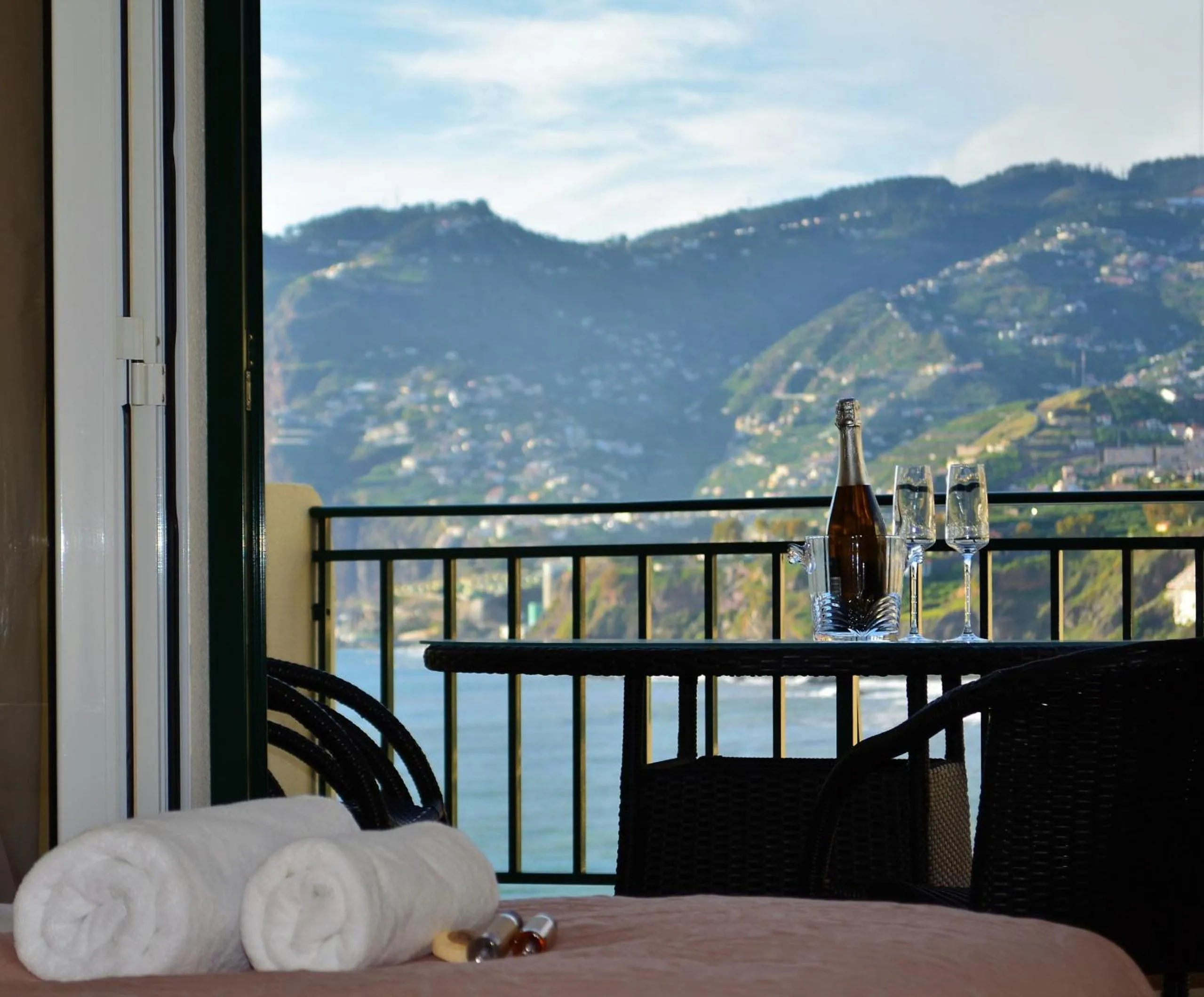 Balcony/Terrace in Golden View by Homie