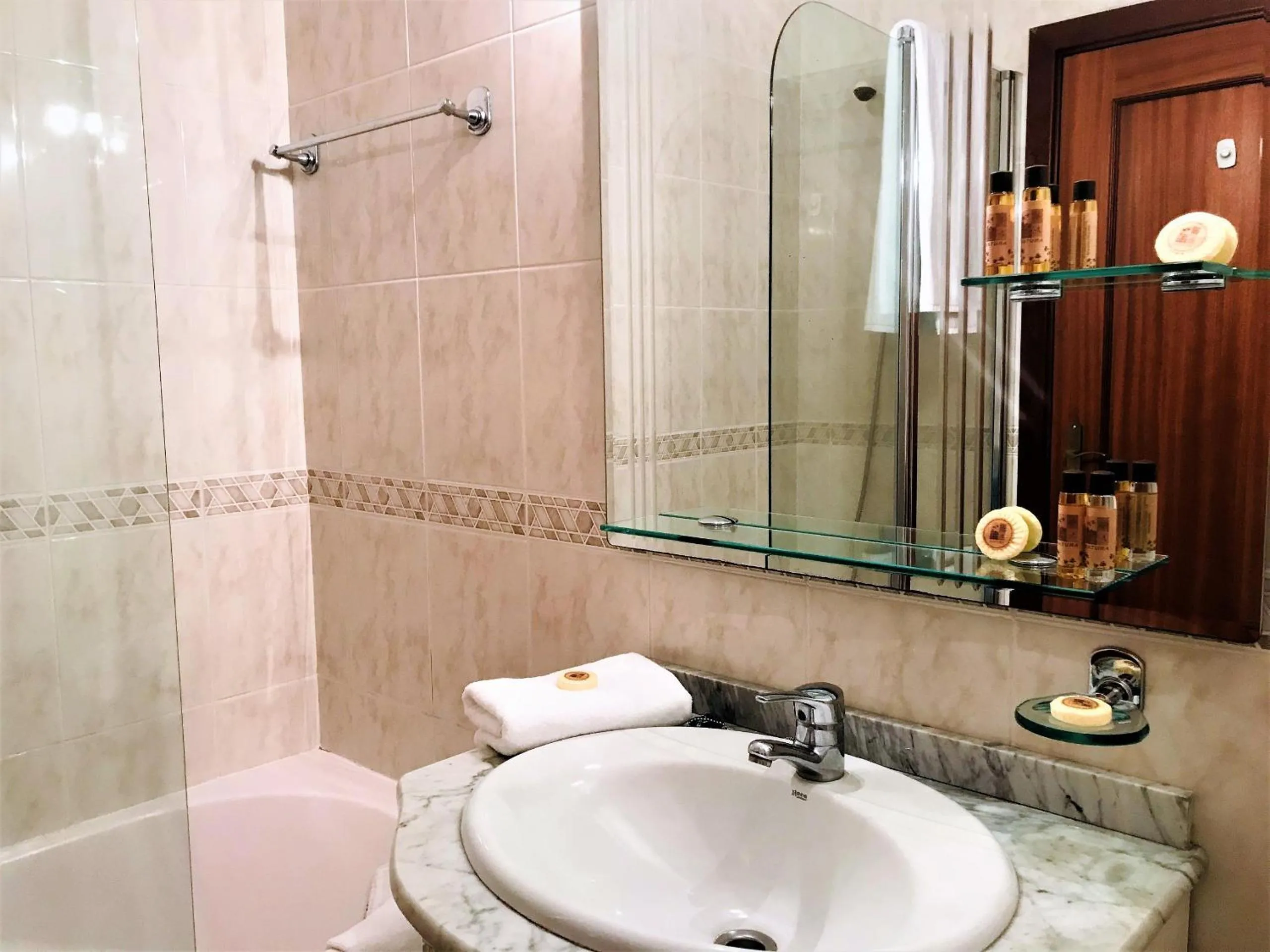 Bathroom in Golden View by Homie