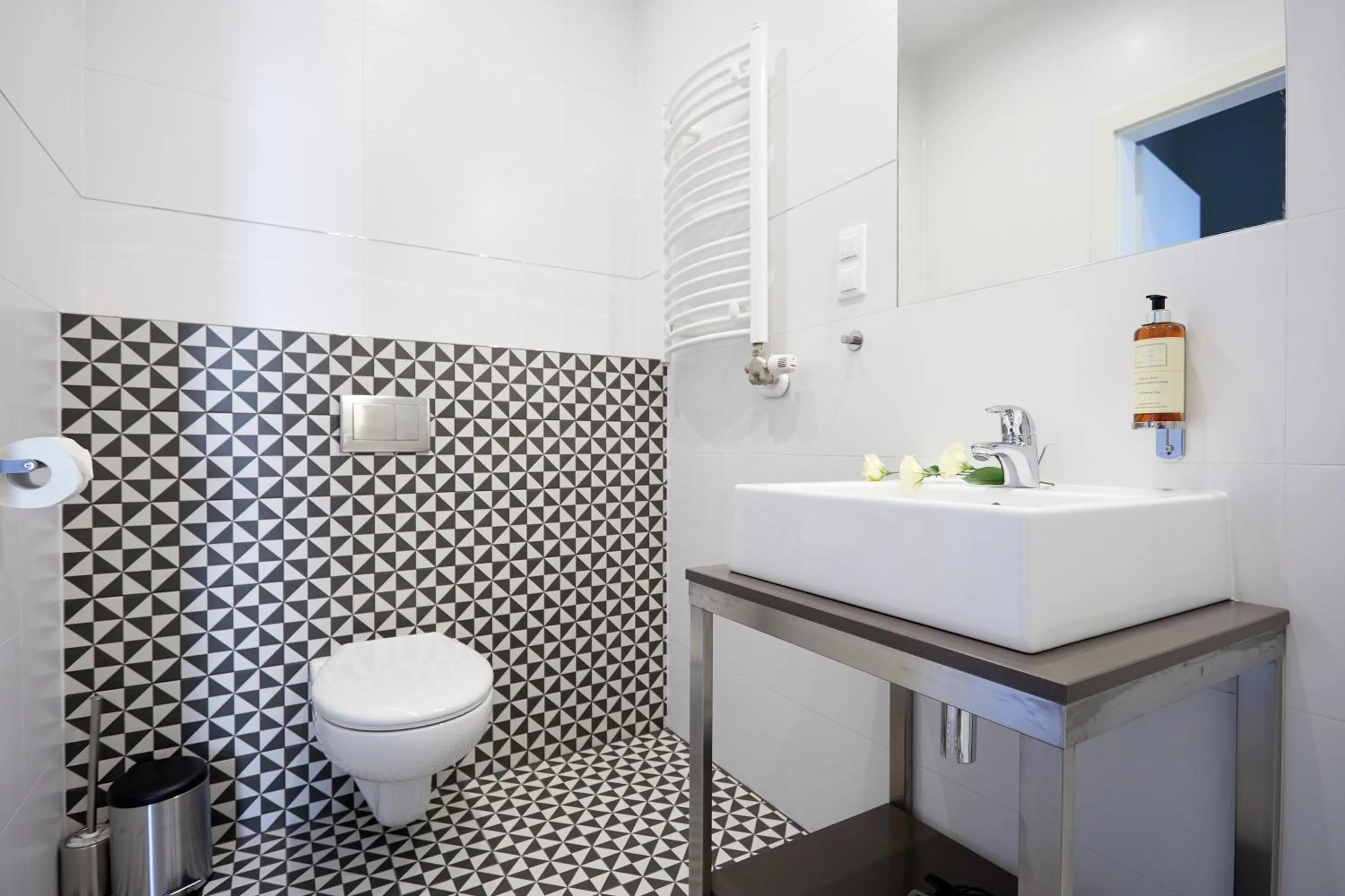 Toilet in FLORIANSKA 32 by PI Apartments