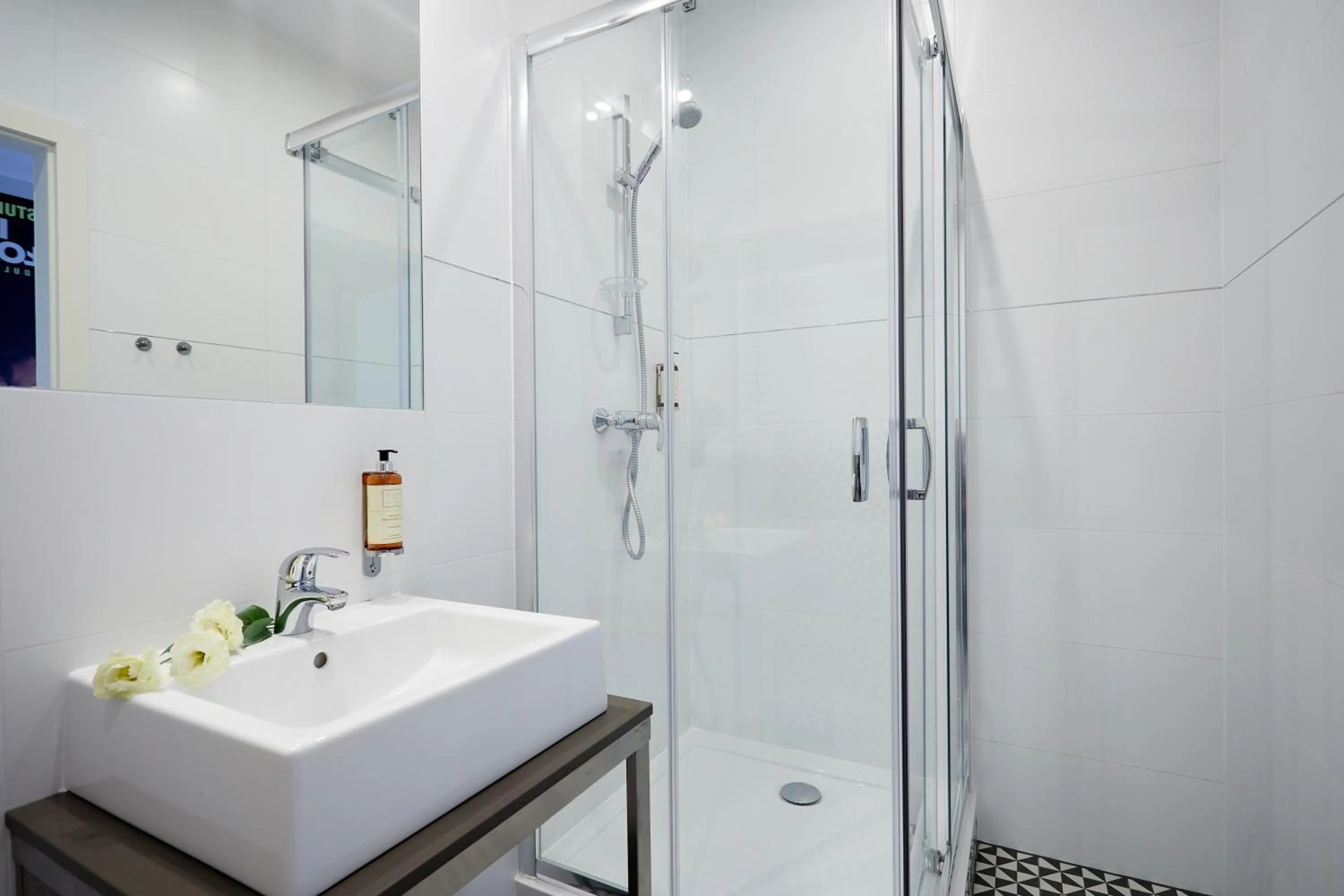 Shower in FLORIANSKA 32 by PI Apartments