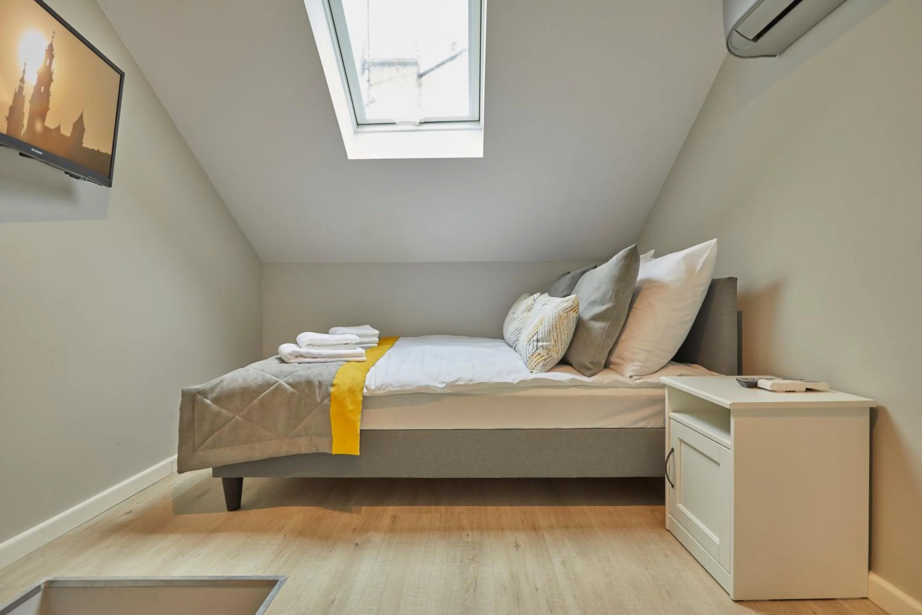 Bed in FLORIANSKA 32 by PI Apartments