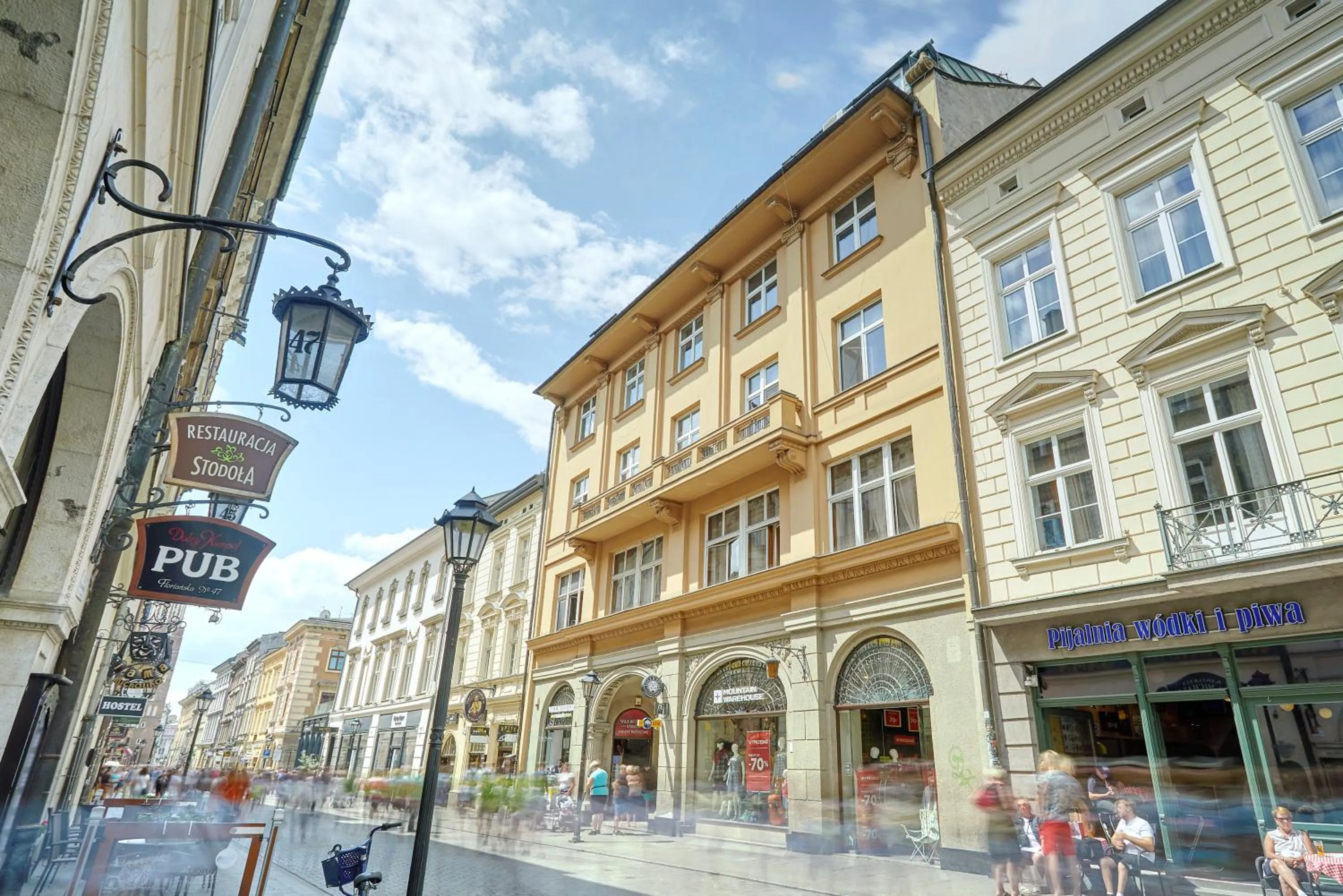 Property building in FLORIANSKA 32 by PI Apartments