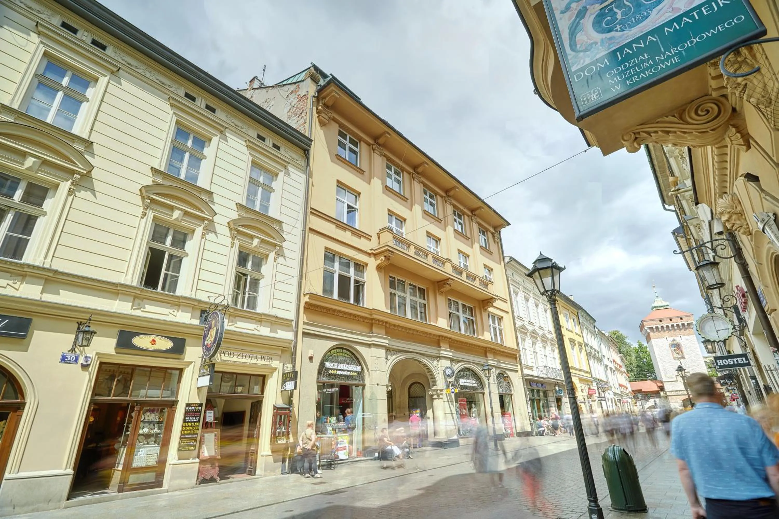 Property building in FLORIANSKA 32 by PI Apartments