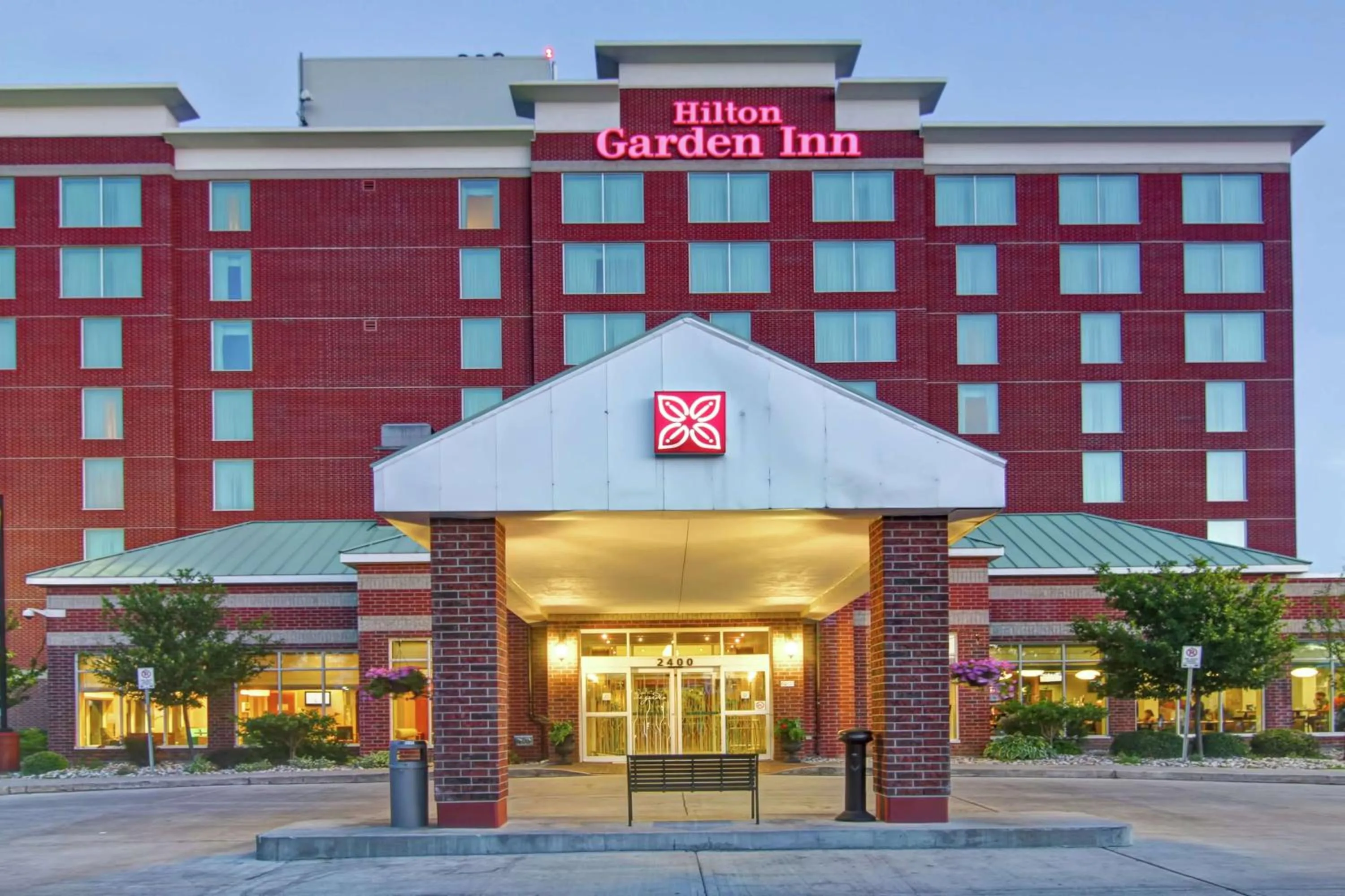 Property building in Hilton Garden Inn Ottawa Airport