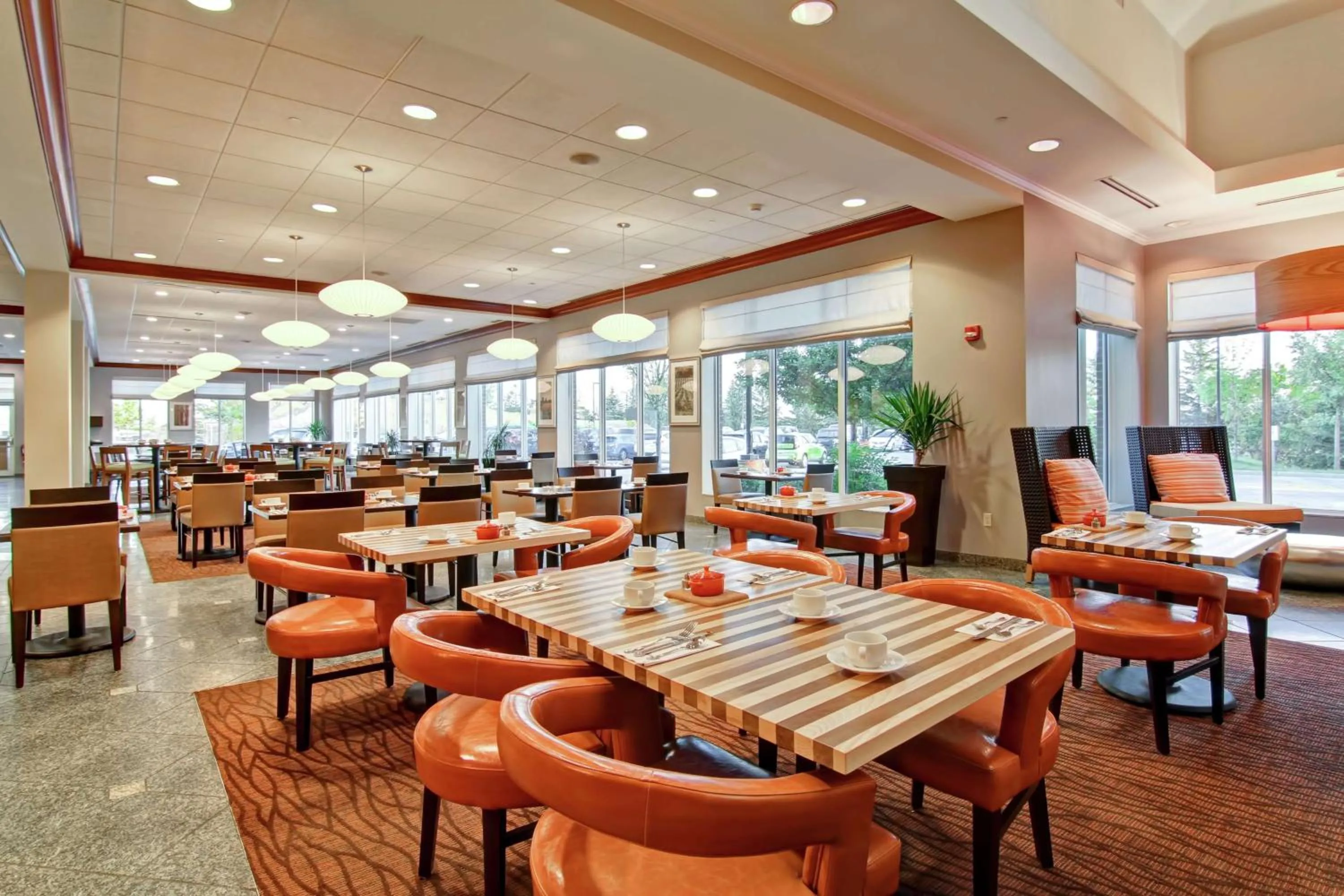 Restaurant/places to eat in Hilton Garden Inn Ottawa Airport