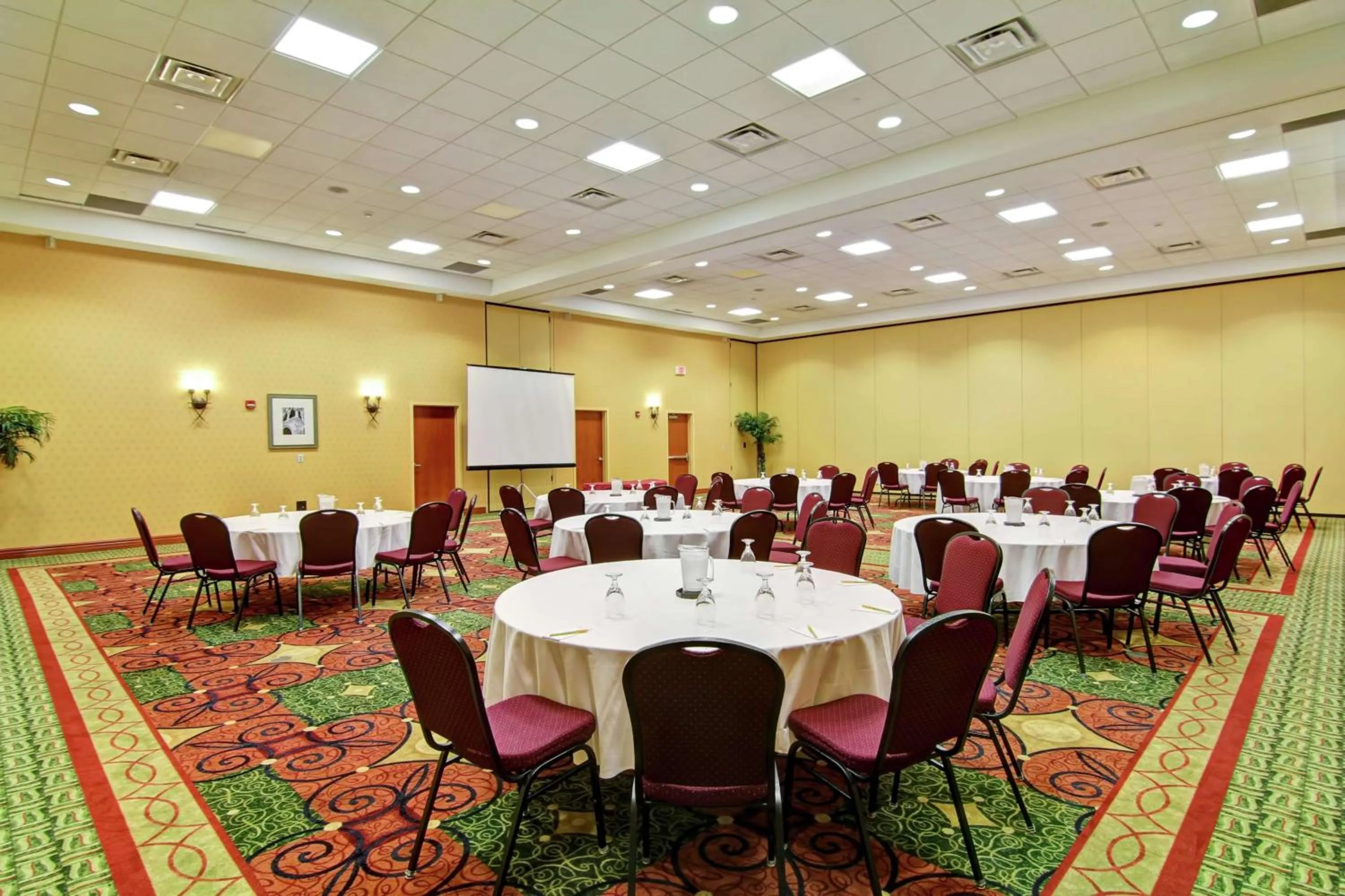 Meeting/conference room in Hilton Garden Inn Ottawa Airport