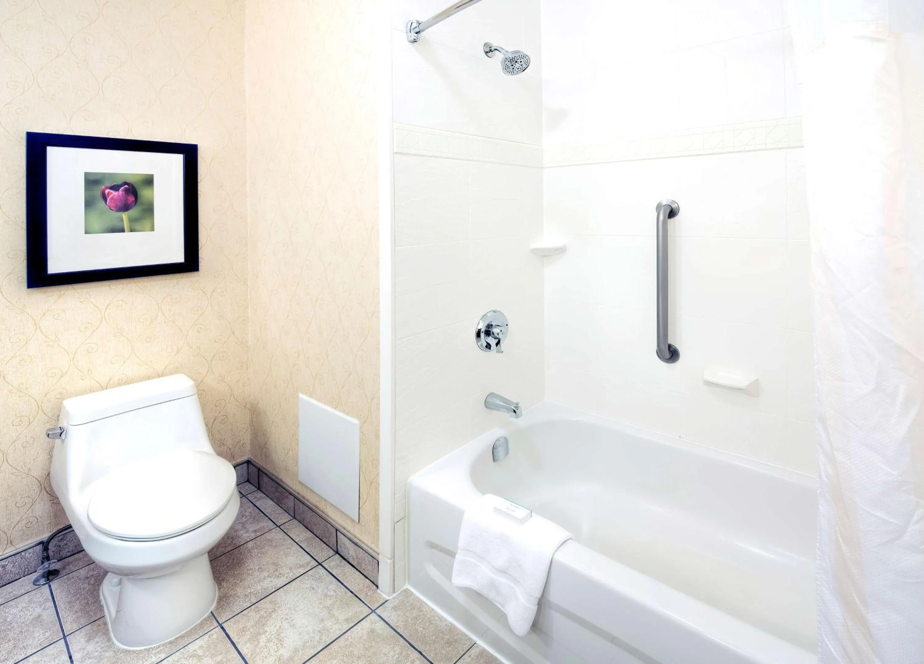 Bathroom in Hilton Garden Inn Ottawa Airport