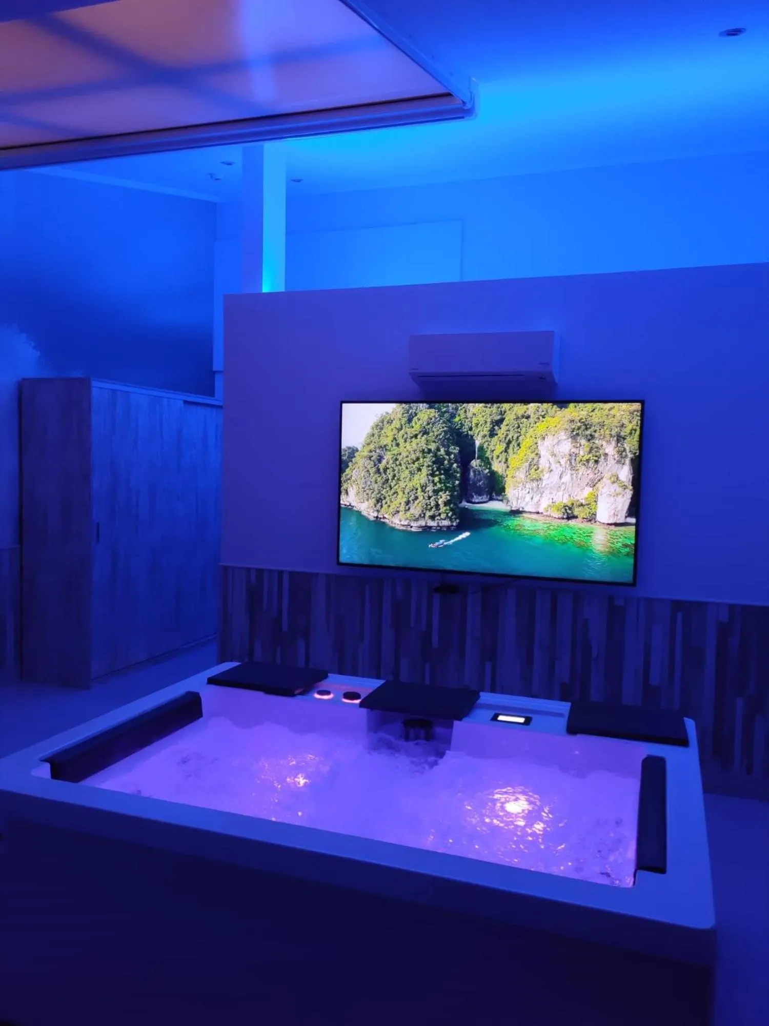 Hot Tub in Pensión Astigarraga