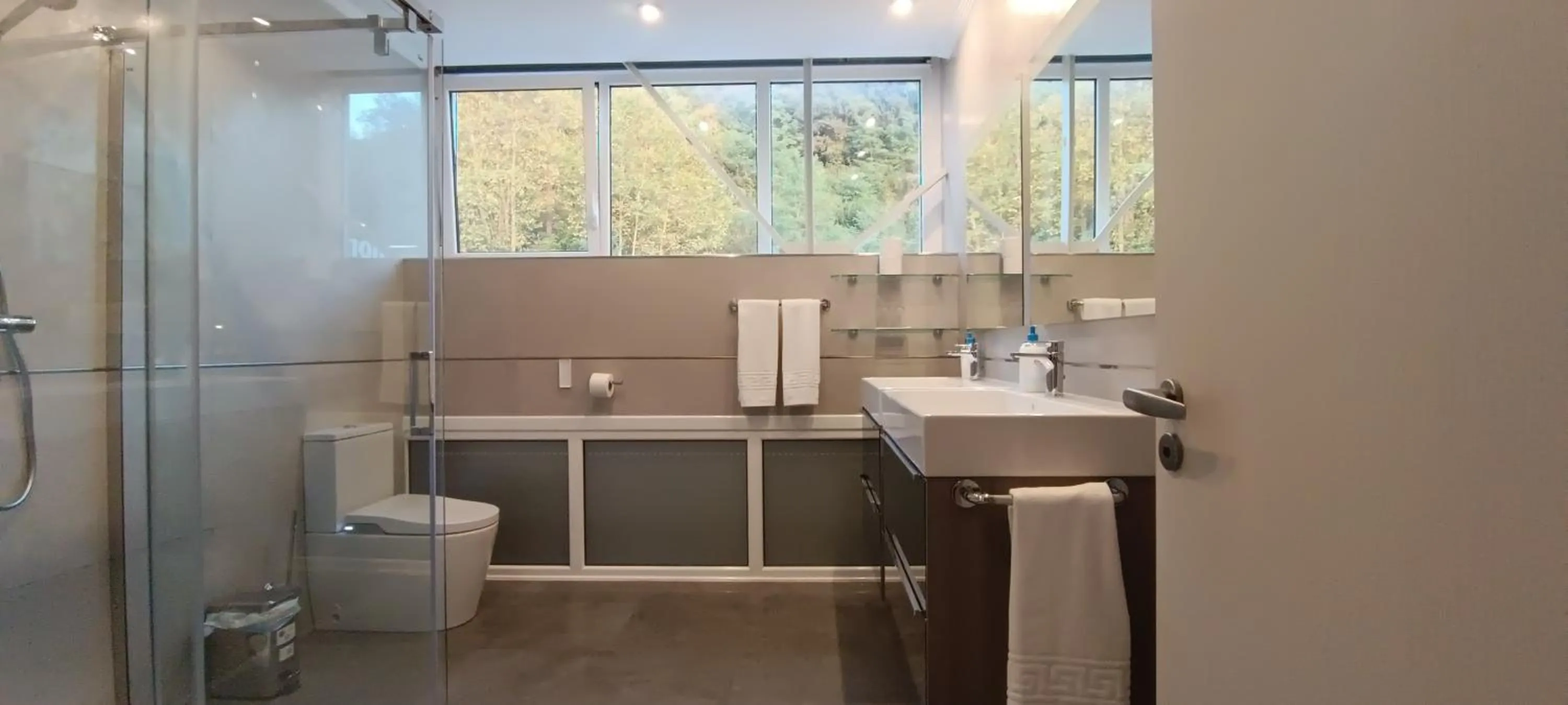 Shower in Pensión Astigarraga