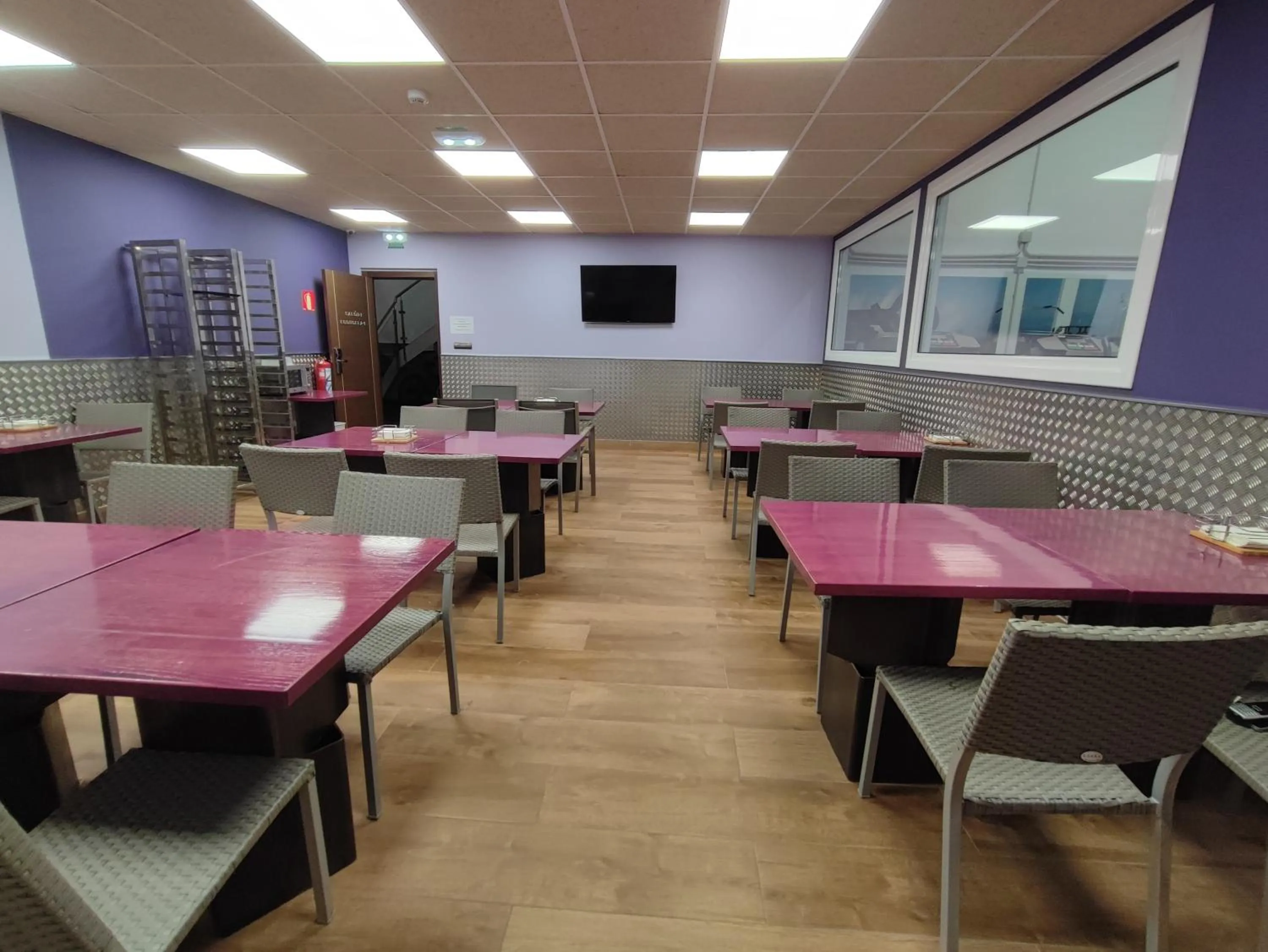 Dining area in Pensión Astigarraga