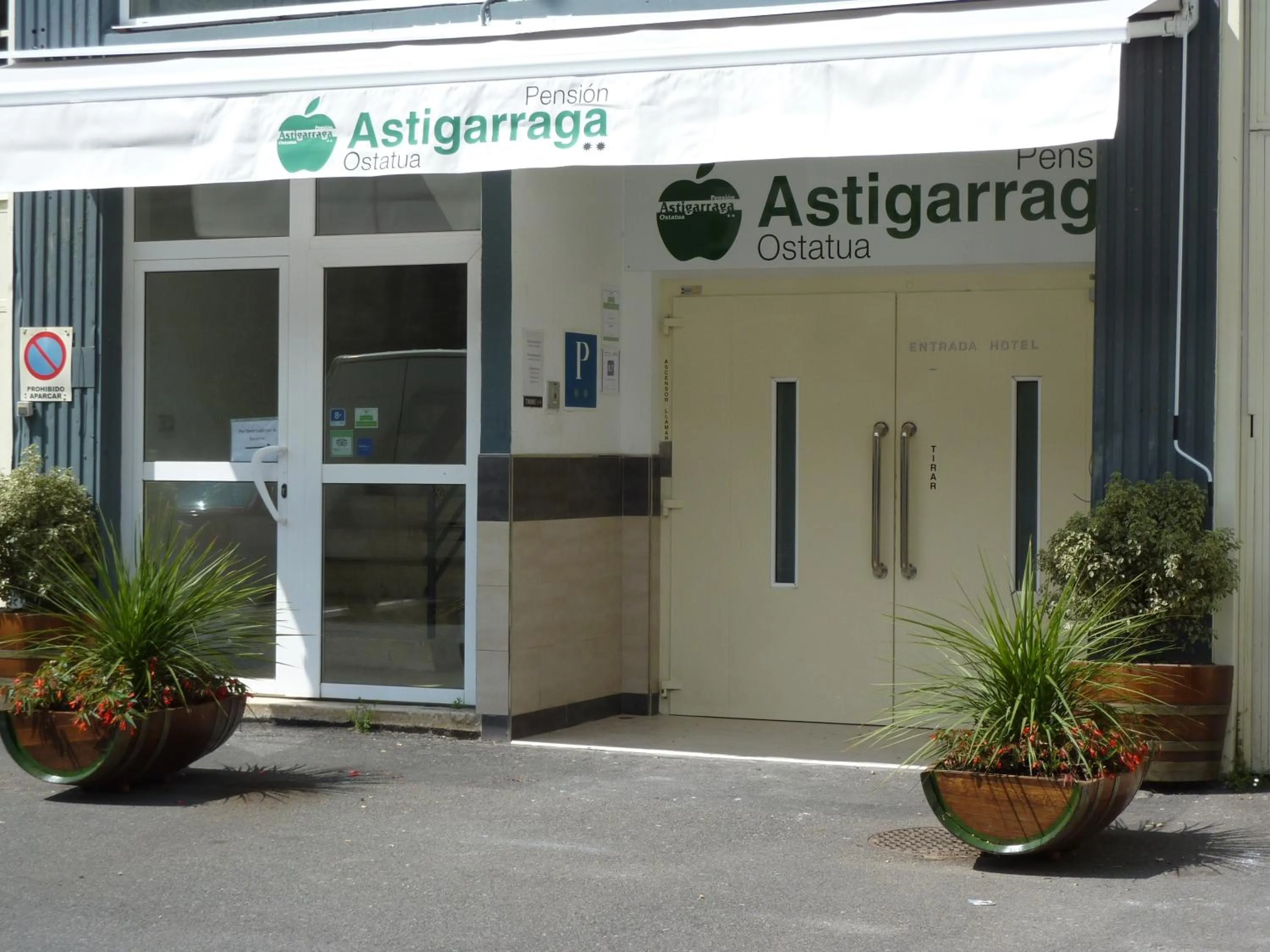 Facade/entrance in Pensión Astigarraga